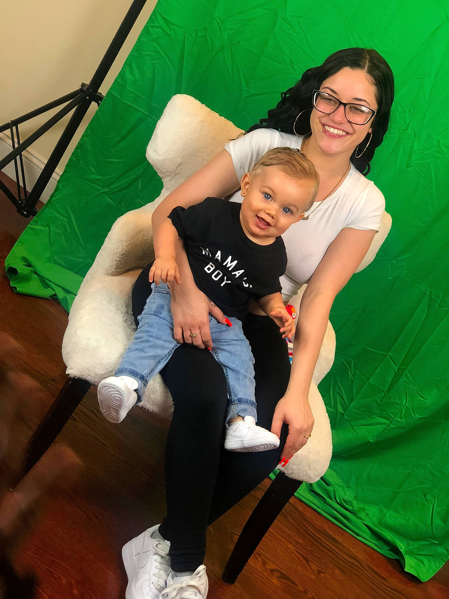 Amiris is registered to the contest to win money with this photo: child, comfort, elbow, event, flash_photography, fun, happy, human_leg, joy, knee, lap, leg, leisure, person, recreation, sandal, shoe, smile, snapshot, sneakers