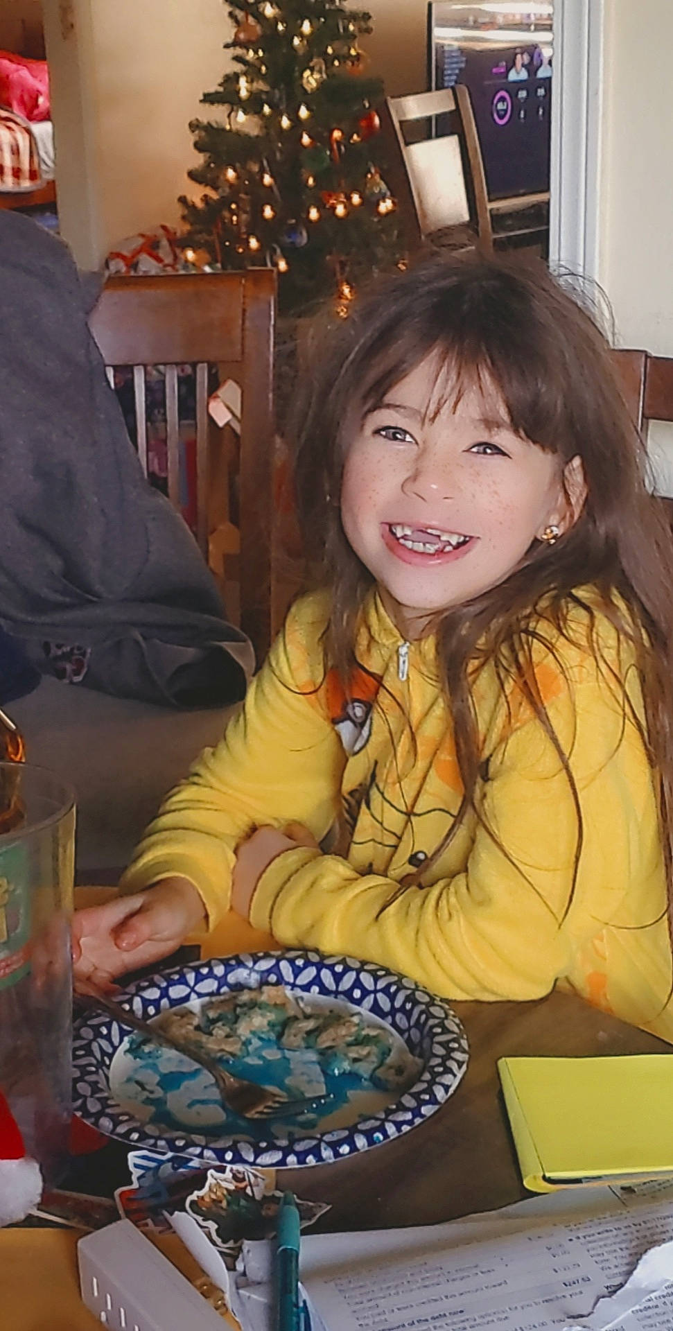 Annabelle is registered to the contest to win money with this photo: art, blond, brown_hair, chair, child, christmas_decoration, christmas_ornament, christmas_tree, event, fun, happy, holiday, indoor_games_and_sports, iris, joy, person, sitting, smile, table, tableware