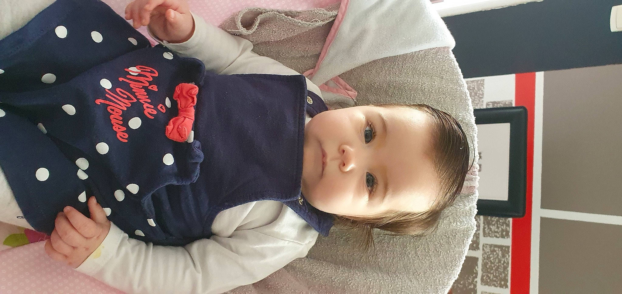 Capucine participe au concours pour gagner de l'argent avec cette photo : baby, baby_products, baby_toddler_clothing, beauty, cap, carmine, cheek, child, collar, comfort, eyelash, fashion_accessory, hat, headgear, lip, nose, person, product, skin, sleeve