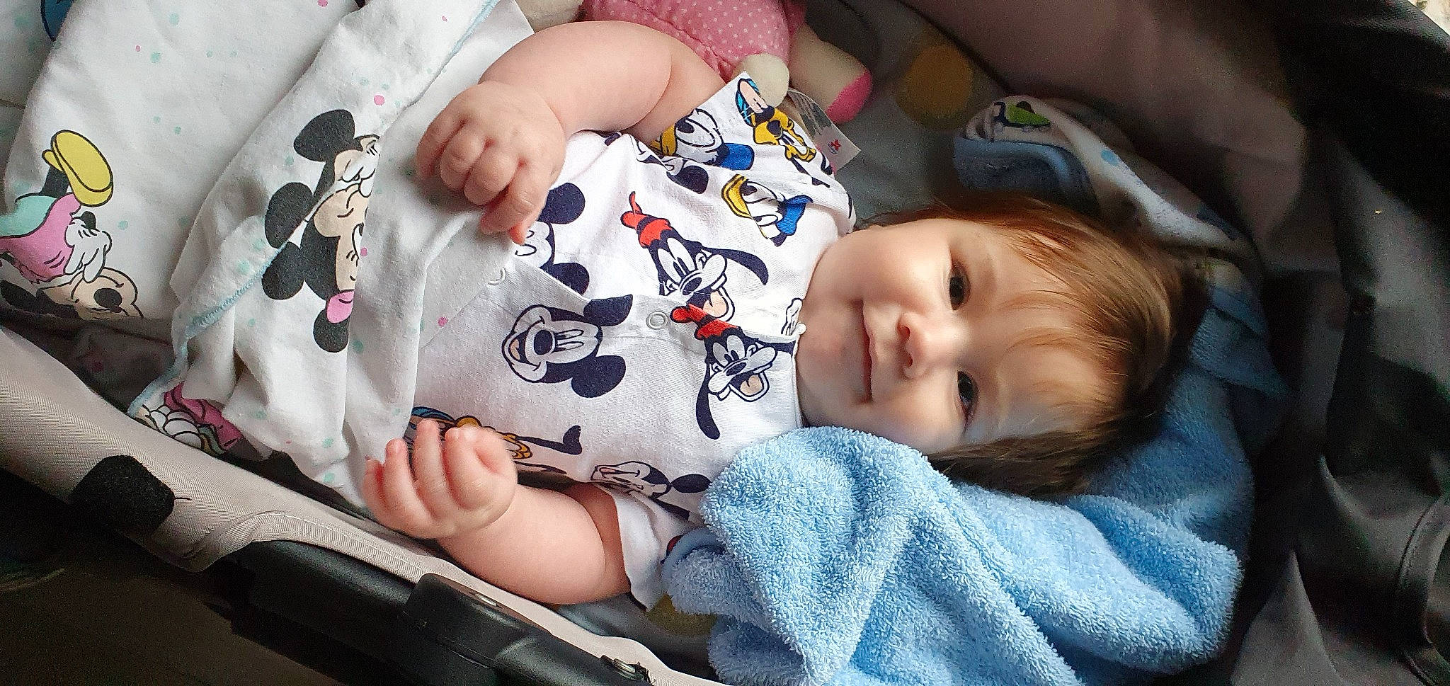 Capucine participe au concours pour gagner de l'argent avec cette photo : baby, baby_toddler_clothing, beauty, cheek, child, comfort, finger, human, joy, linens, mammal, mouth, nose, organ, pattern, person, product, sitting, skin, sleeve