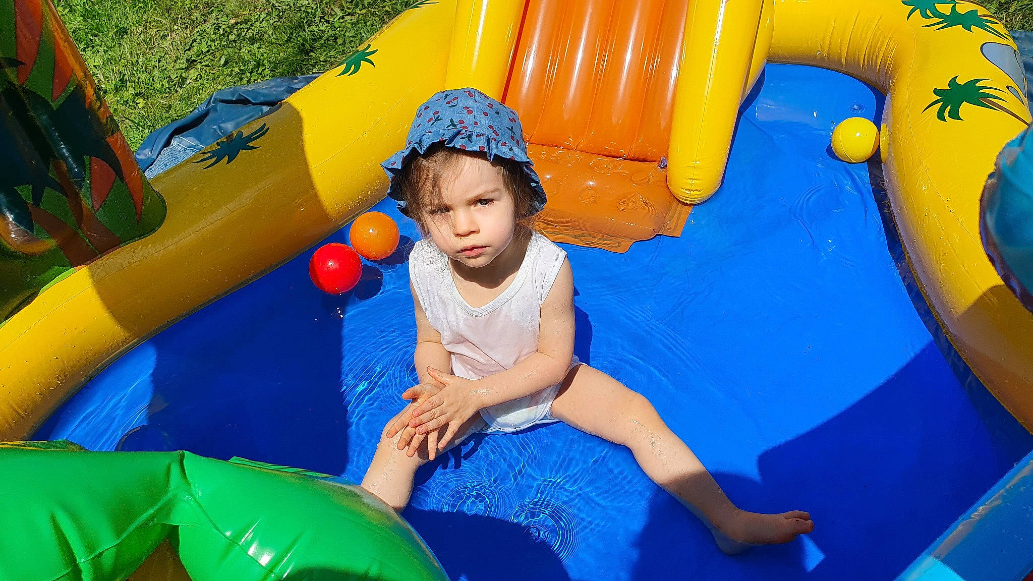 Clemence participe au concours pour gagner de l'argent avec cette photo : aqua, blue, bounce_house, child, electric_blue, fun, green, headwear, leisure, outdoor_play_equipment, outdoor_recreation, person, photograph, plant, playground, recreation, shorts, snapshot, t_shirt, toddler