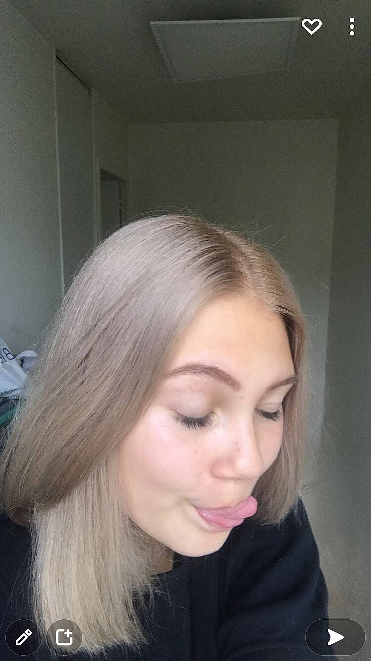 Alyson a rejoint le concours — aidez-le/la à gagner de superbes lots ! bangs, brown_hair, cheek, curtained_hair, ear, eye_liner, eyelash, flash_photography, forehead, iris, jaw, layered_hair, lip, lipstick, long_hair, makeover, neck, nose, person, step_cutting