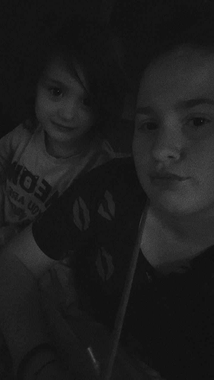 Louana a rejoint le concours — aidez-le/la à gagner de superbes lots ! black_and_white, chest, child, cloud, cool, darkness, flash_photography, fun, gesture, grey, happy, jaw, midnight, monochrome, monochrome_photography, mouth, nose, person, space, style