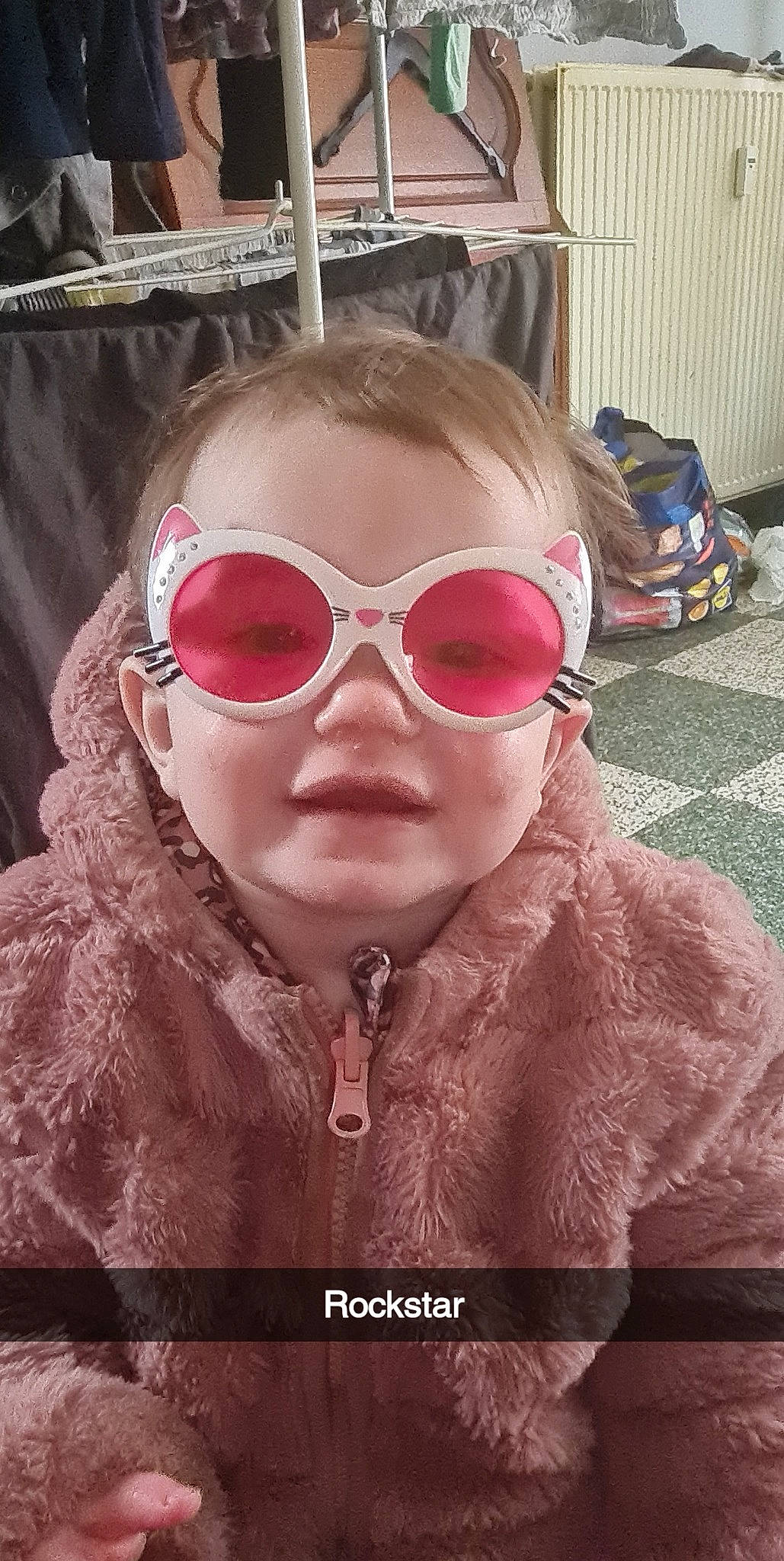 Lyna participe au concours pour gagner de l'argent avec cette photo : cheek, eye_glass_accessory, eyelash, eyewear, fashion_accessory, fun, fur, glasses, goggles, happy, headgear, lip, magenta, person, personal_protective_equipment, pink, portrait_photography, selfie, sunglasses, toddler