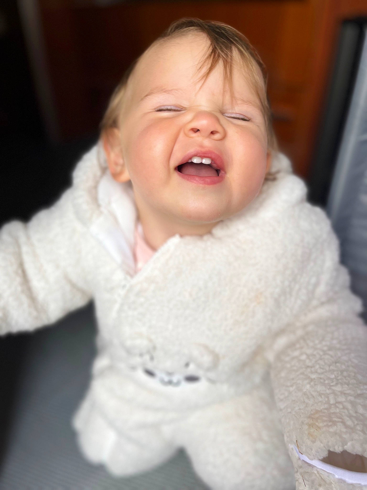 Blue participe au concours pour gagner de l'argent avec cette photo : baby, baby_toddler_clothing, cheek, child, collar, comfort, eye, eyebrow, eyelash, gesture, happy, head, iris, lip, mouth, nose, person, skin, sleeve, smile