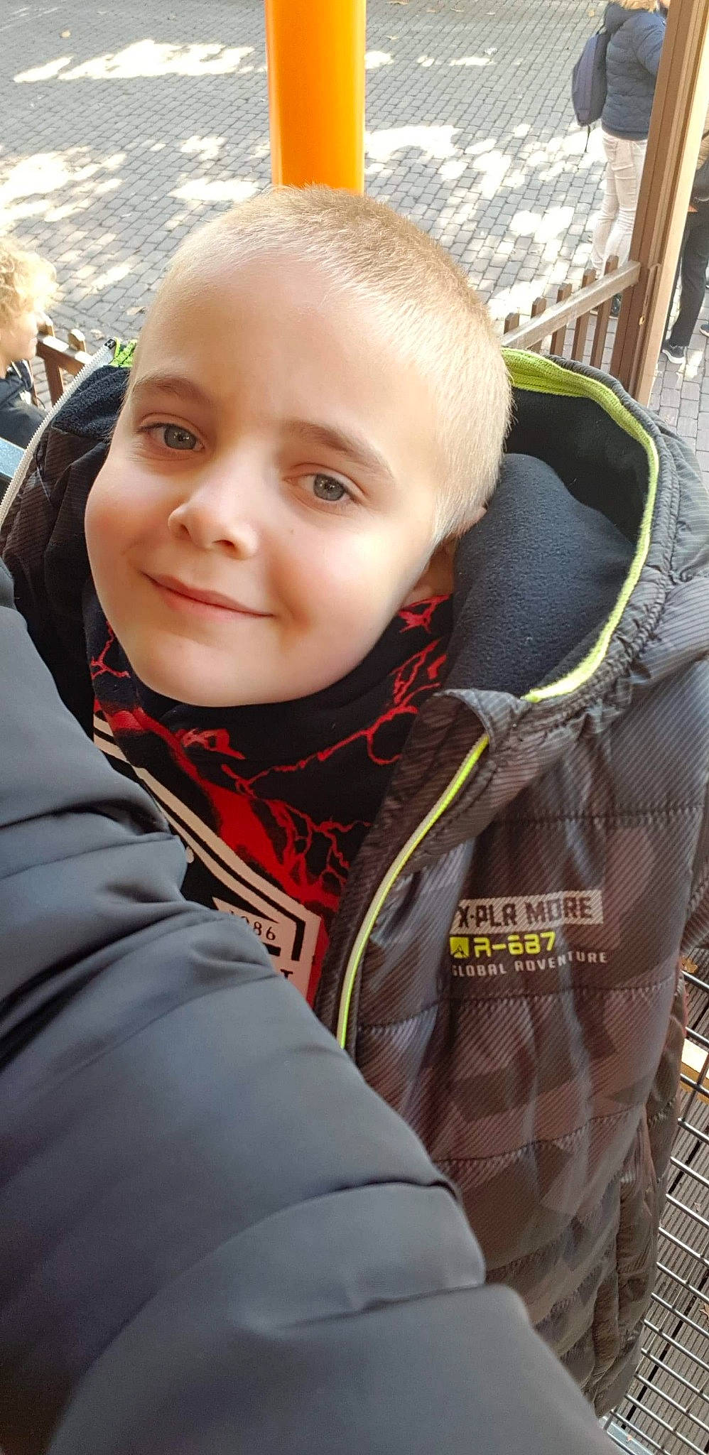 Keandro a rejoint le concours — aidez-le/la à gagner de superbes lots ! boy, cheek, child, cool, day, eye, face, forehead, fun, girl, head, human_hair_color, infant, joy, nose, person, product, sitting, skin, smile