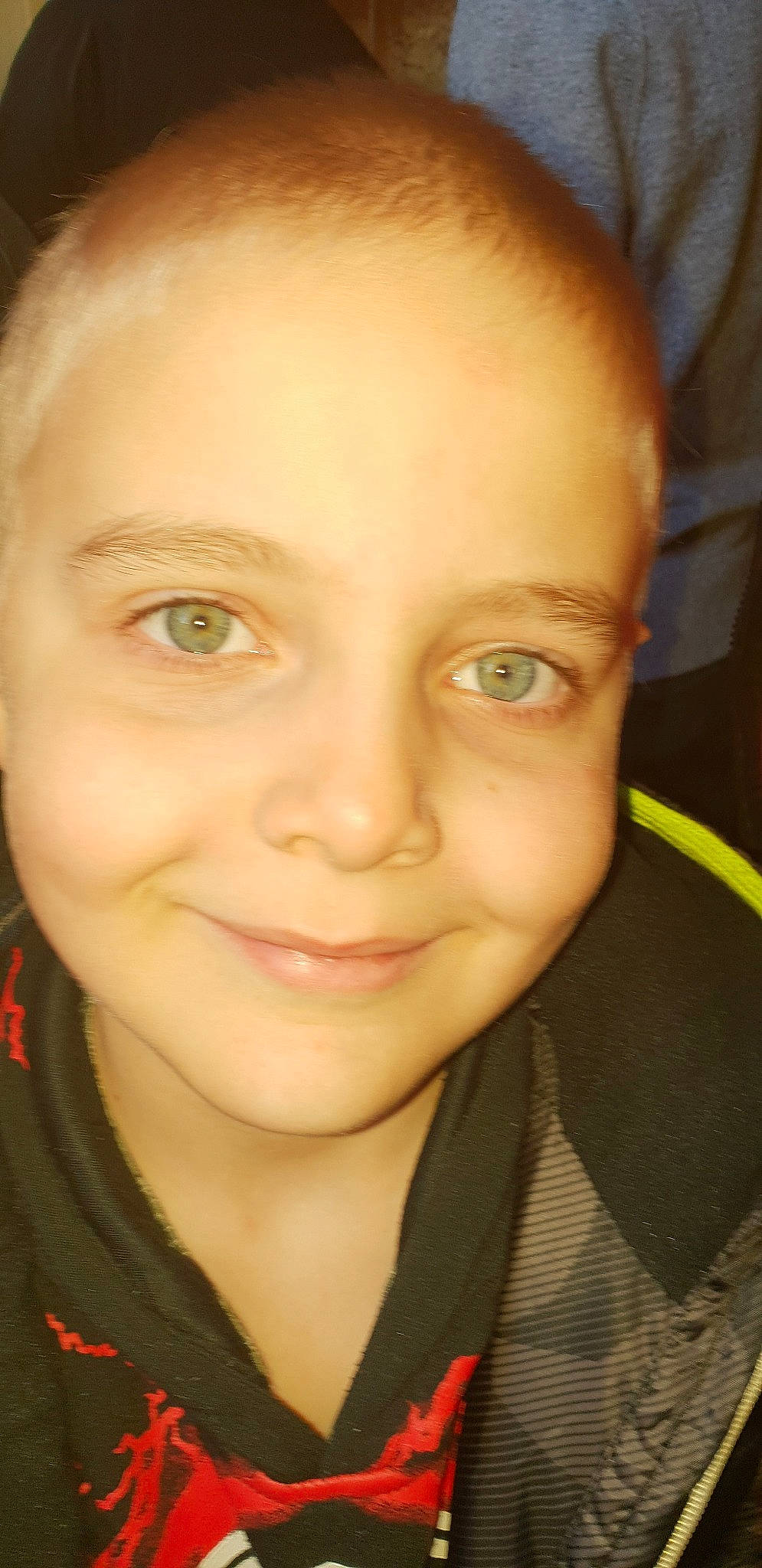 Keandro participe au concours pour gagner de l'argent avec cette photo : boy, cheek, child, child_model, chin, ear, eye, eyebrow, face, forehead, hairstyle, head, jaw, joy, lip, mouth, nose, person, selfie, skin