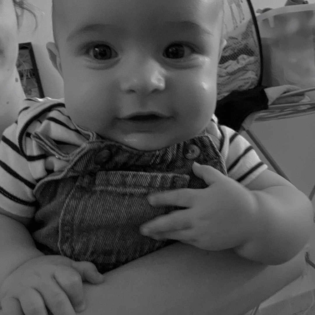 Illan a rejoint le concours — aidez-le/la à gagner de superbes lots ! baby, bodypart, clothing, face, finger, hand, happy, hat, head, knitwear, newborn, pants, person, photography, portrait, shorts, sitting, smile, sweater, toy