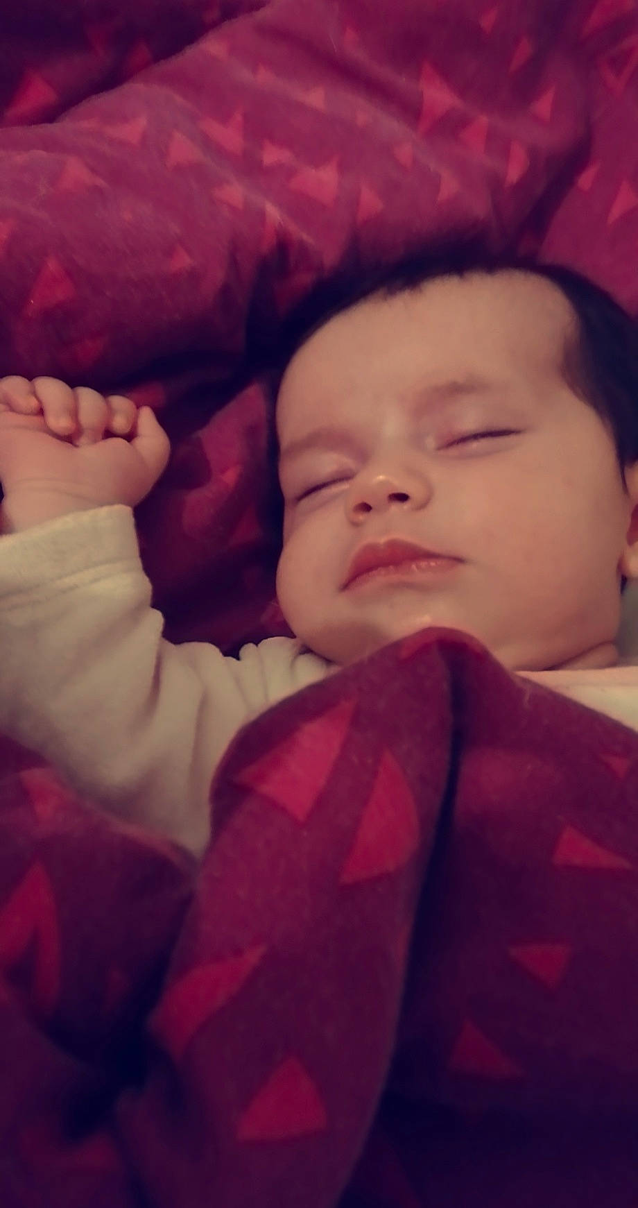 Mylla a rejoint le concours — aidez-le/la à gagner de superbes lots ! baby, cheek, cloud, comfort, eye, eyebrow, finger, gesture, hand, happy, head, human_body, iris, lip, mouth, muscle, nose, person, pink, skin