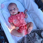Linoa participe au concours pour gagner de l'argent avec cette photo : baby, infant, onesie, bassinet, blanket, pacifier, feet, face, person, clothing, indoor, cute, child, soft, sleeping_area, relaxing, newborn, expression, comfortable, resting