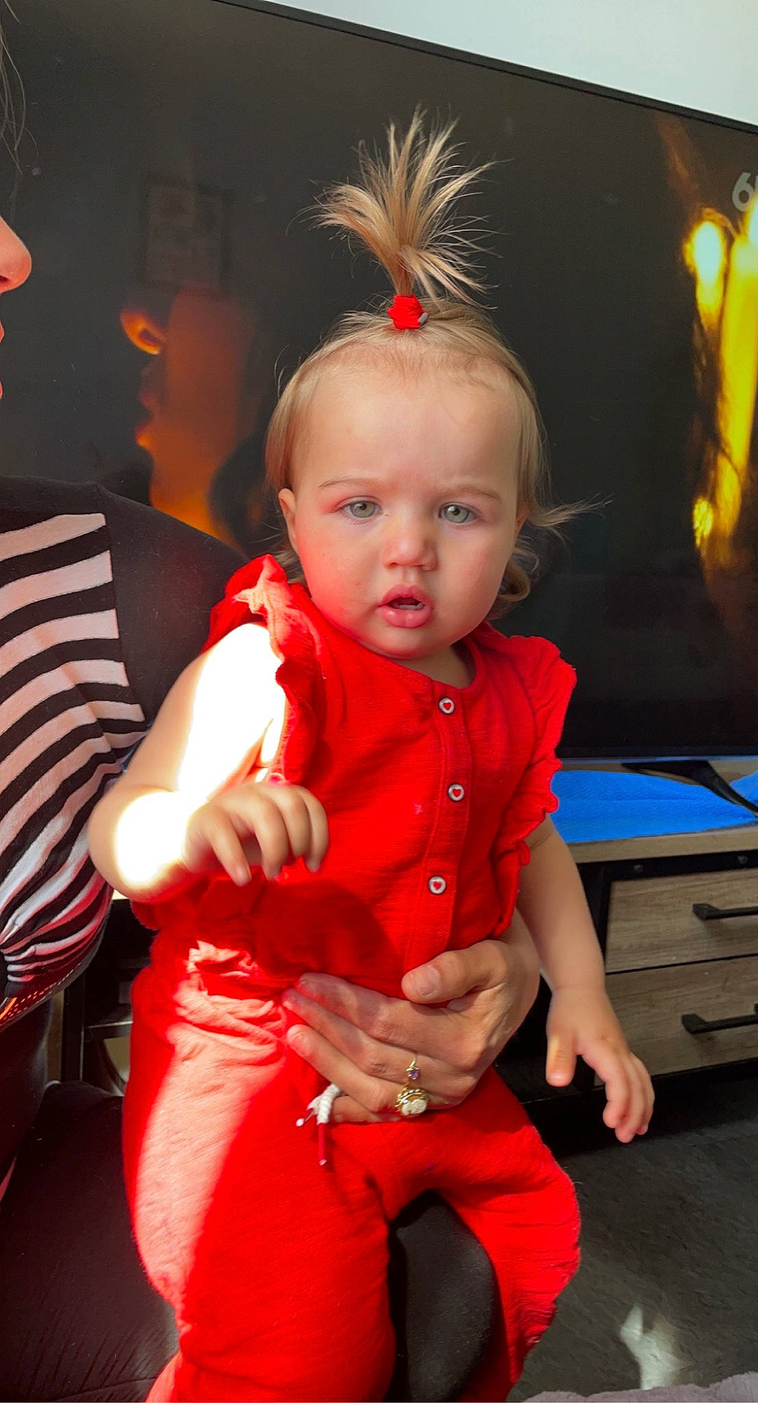 Shelsy participe au concours pour gagner de l'argent avec cette photo : baby, baby_toddler_clothing, beauty, blond, child, drawer, dress, event, fashion_design, flooring, fun, hairstyle, happy, head, human, person, pink, red, skin, toddler