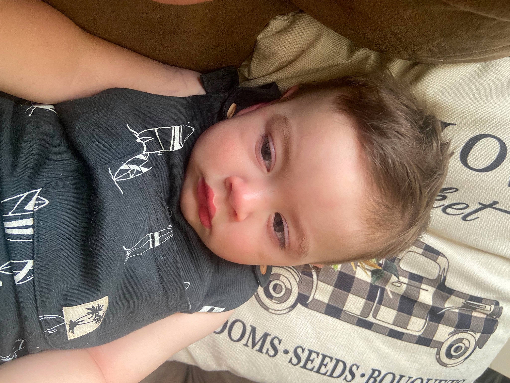 Kysen is registered to the contest to win money with this photo: arm, cheek, comfort, cool, eyebrow, eyelash, facial_expression, finger, forehead, hairstyle, iris, joint, lip, mouth, muscle, neck, nose, person, skin, sleeve