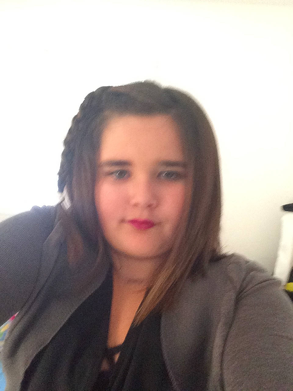 Marine a rejoint le concours — aidez-le/la à gagner de superbes lots ! beauty, black_hair, brown_hair, cheek, chin, eyebrow, face, forehead, hair, hairstyle, head, jaw, lip, long_hair, neck, nose, person, photography, selfie, smile