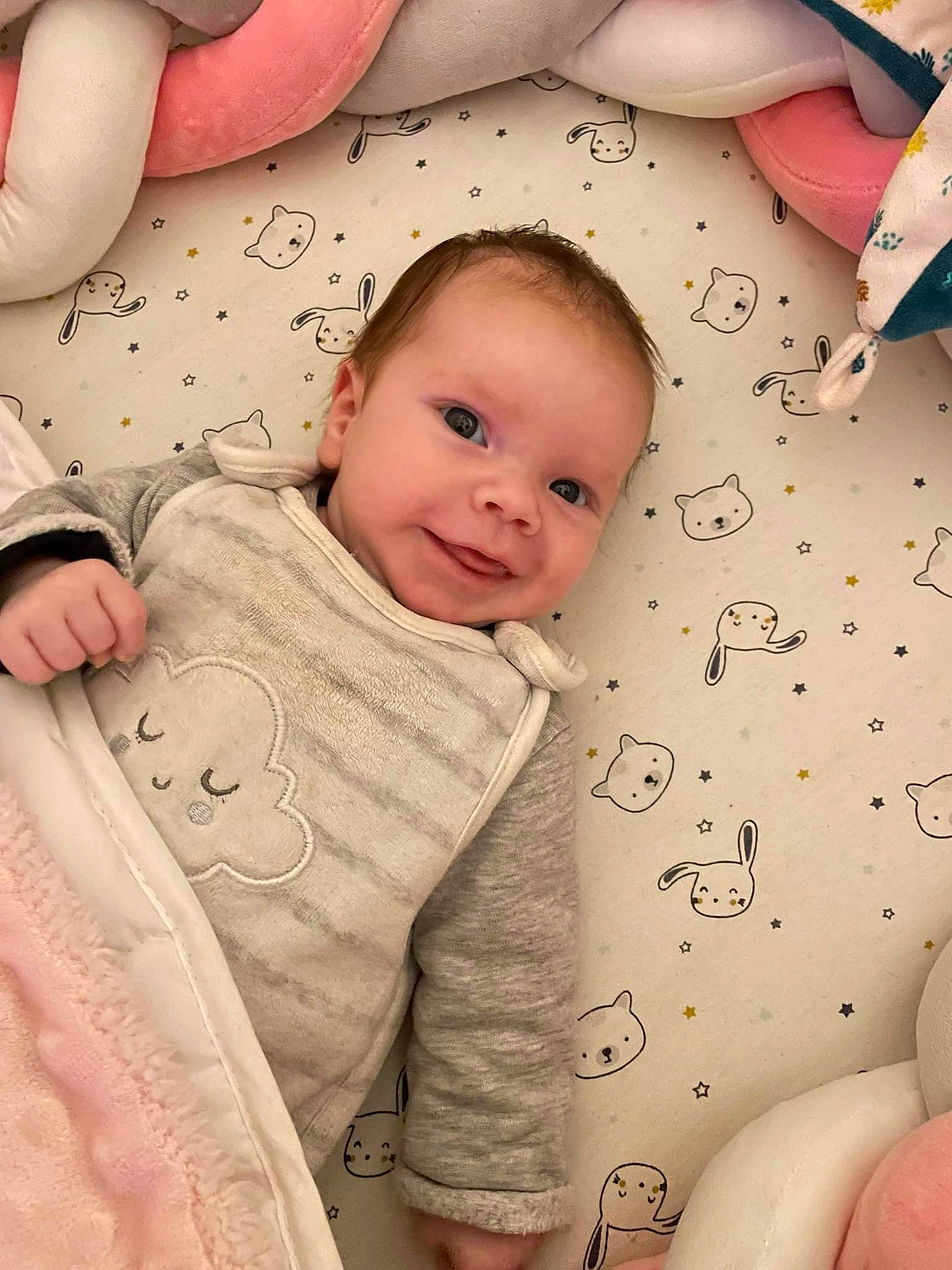 Tara a rejoint le concours — aidez-le/la à gagner de superbes lots ! arm, baby, baby_toddler_clothing, cheek, child, chin, comfort, facial_expression, finger, happy, joy, pattern, people, person, pink, product, skin, sleeve, smile, textile