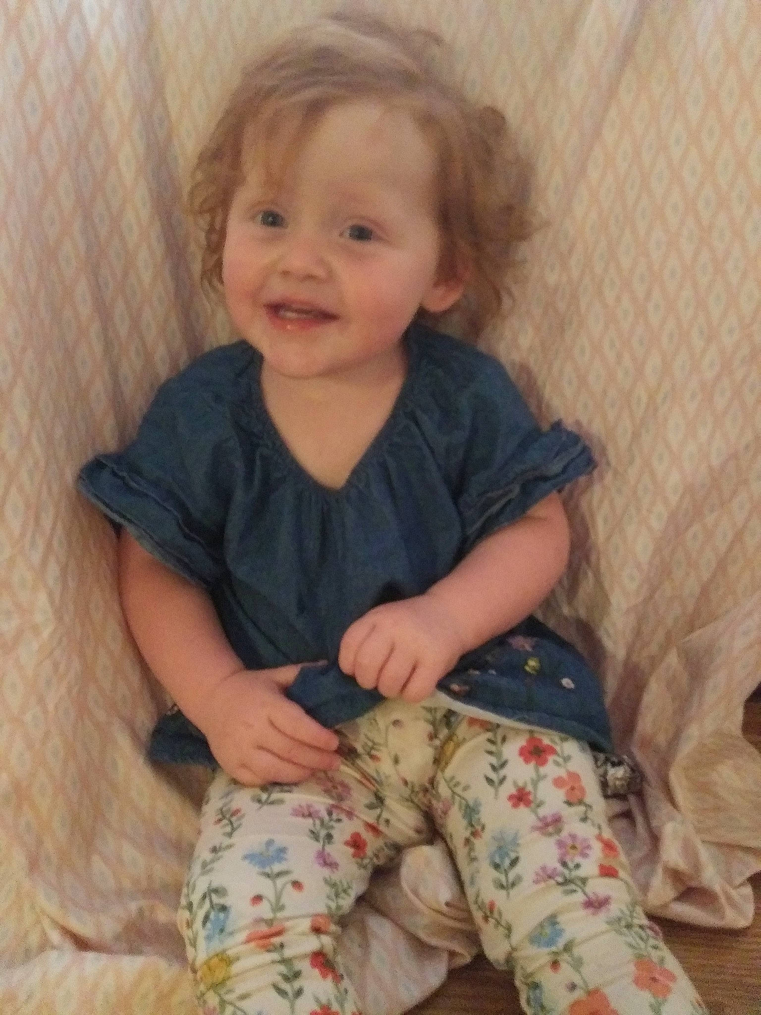 Kristina is registered to the contest to win money with this photo: baby, cheek, child, eye, face, head, leg, person, play, sibling, sitting, skin, sleeve, smile, toddler