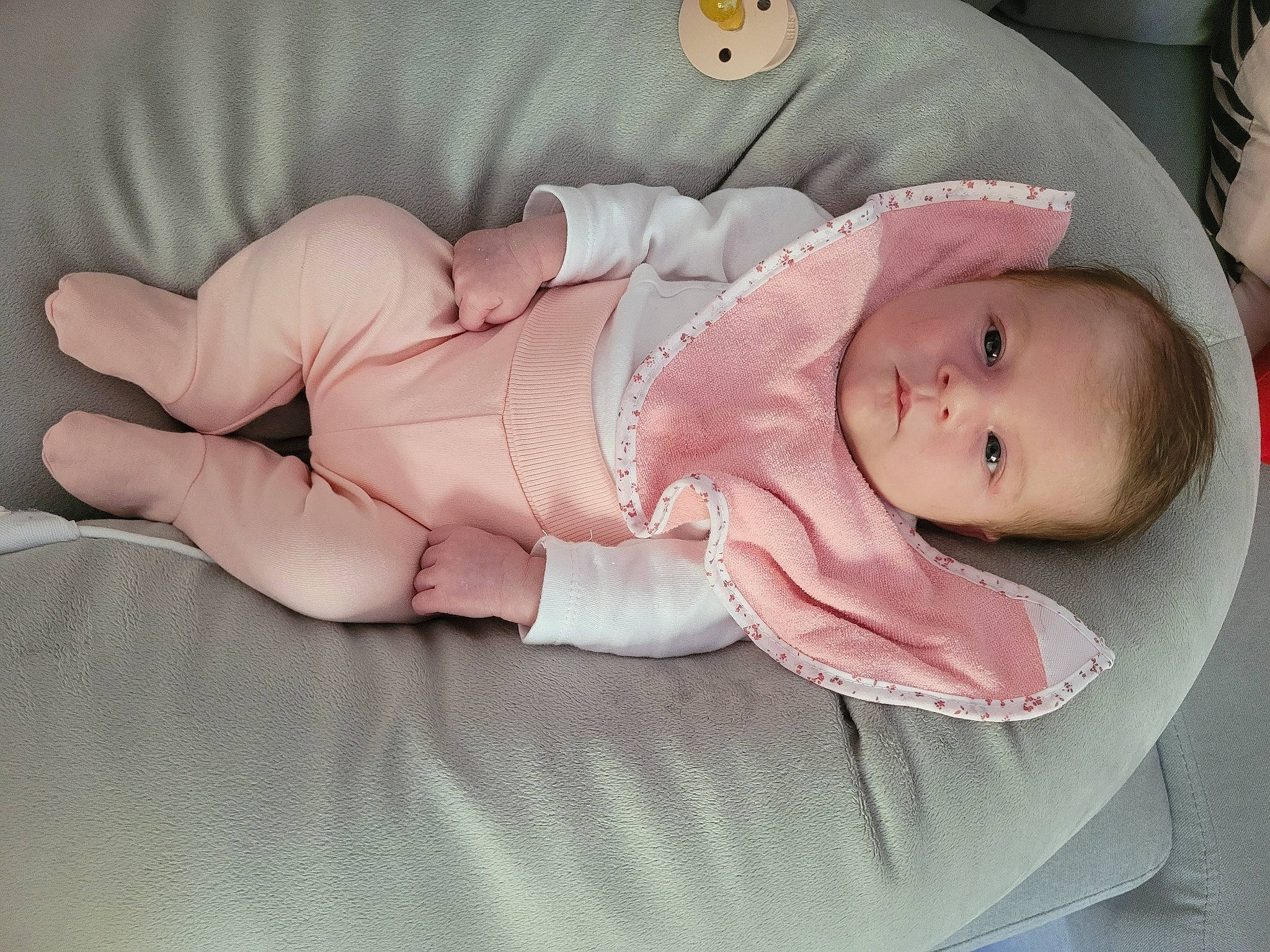 Livia a rejoint le concours — aidez-le/la à gagner de superbes lots ! baby, baby_products, baby_safety, baby_sleeping, baby_toddler_clothing, cheek, child, comfort, eye, face, finger, hand, headgear, human_body, leg, linens, mouth, person, skin, sleeve
