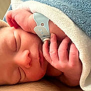 Ayan participe au concours pour gagner de l'argent avec cette photo : newborn, baby, sleeping, blanket, hand, face, skin, cozy, infant, wrapped, peaceful, closeup, soft, fingers, cute, resting, indoors, comfort, portrait, child