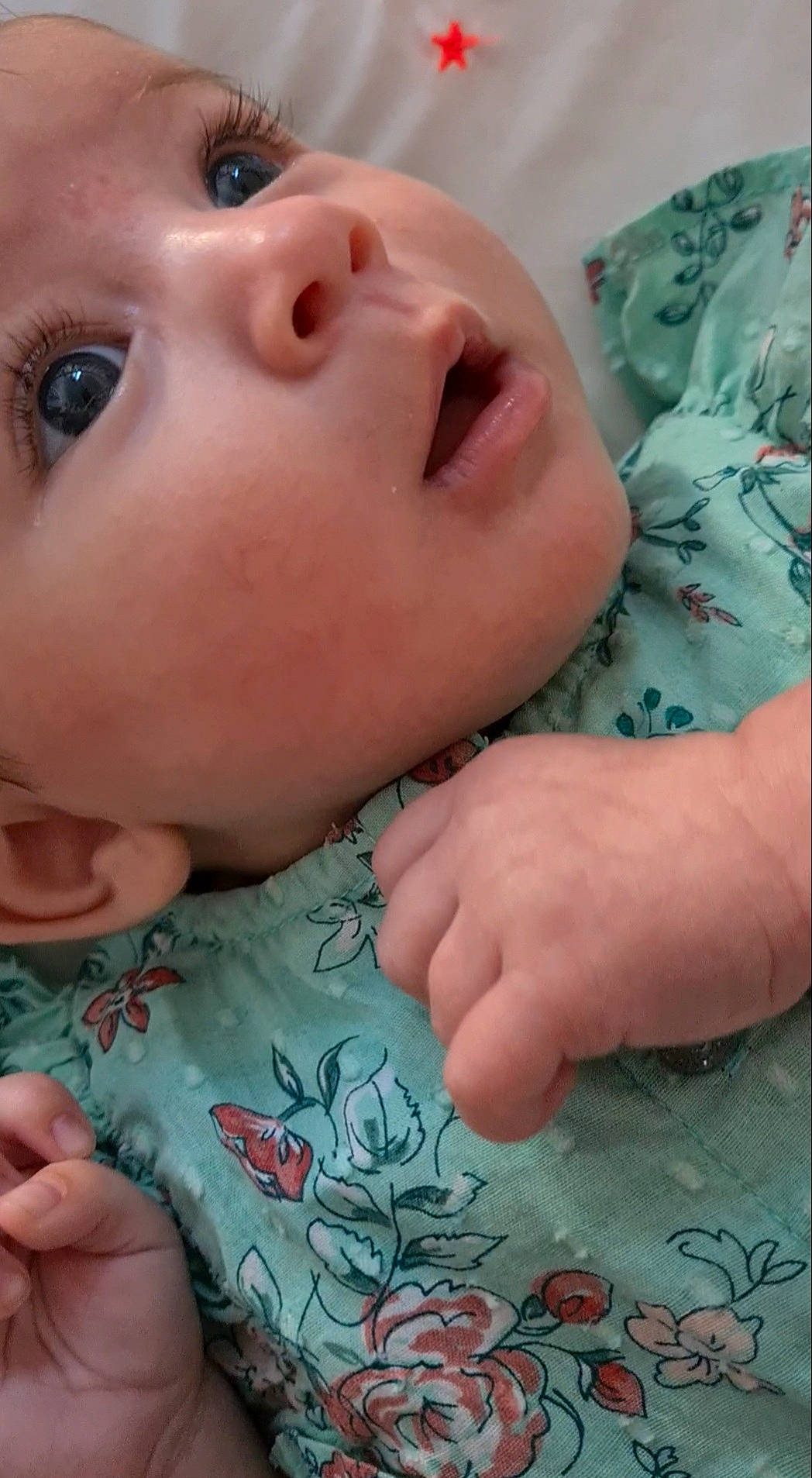 Emy participe au concours pour gagner de l'argent avec cette photo : baby, cheek, child, chin, close_up, eye, eyebrow, face, finger, forehead, hand, head, lip, mouth, muscle, nail, neck, nose, skin, toddler