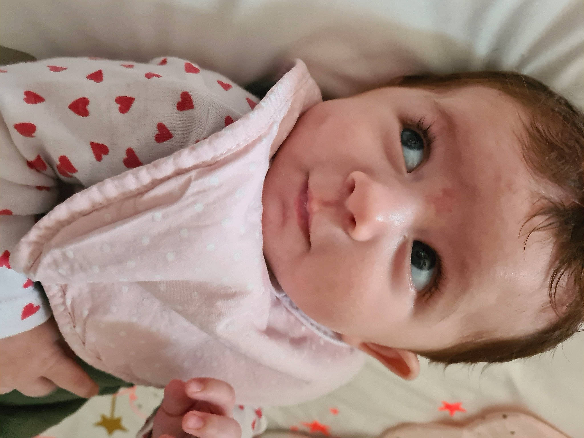 Emy a rejoint le concours — aidez-le/la à gagner de superbes lots ! baby, bedtime, cheek, child, ear, eye, face, head, lip, mouth, nose, person, skin, toddler