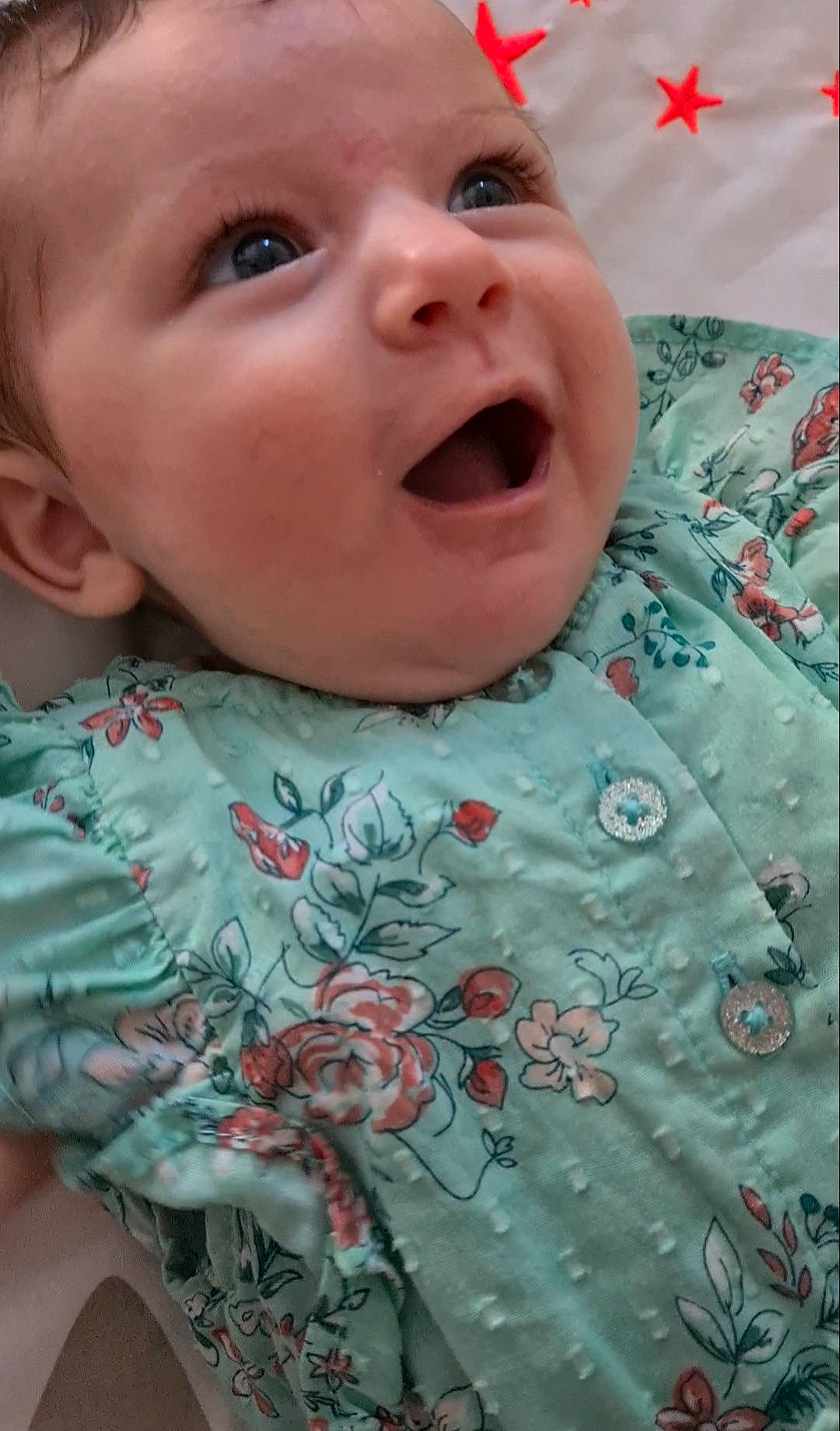 Emy participe au concours pour gagner de l'argent avec cette photo : baby, cheek, child, chin, face, facial_expression, forehead, head, laugh, lip, mouth, nose, person, skin, smile, toddler, tongue, yawn