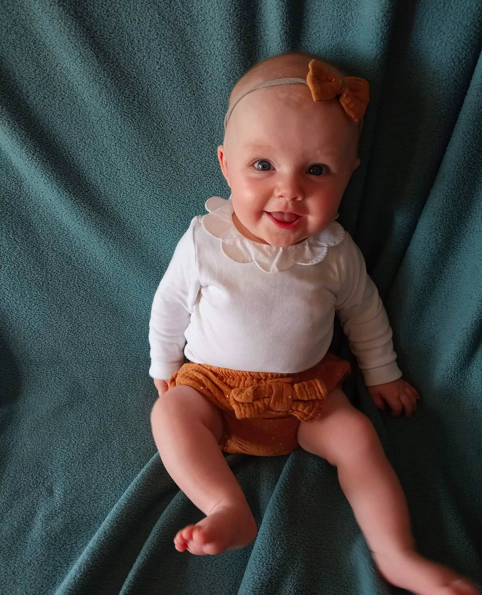 Yliana a rejoint le concours — aidez-le/la à gagner de superbes lots ! baby_toddler_clothing, cheek, doll, dress_shirt, eyelash, finger, iris, joint, joy, knee, leg, lip, person, pink, product, shorts, skin, sleeve, smile, textile