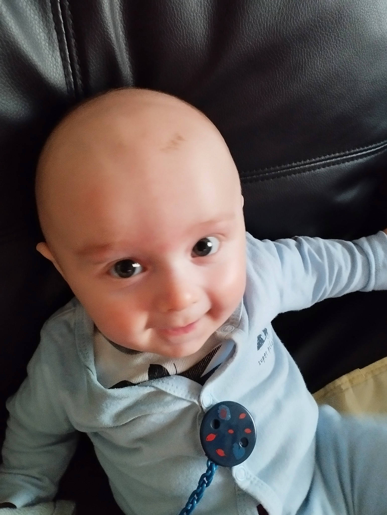 Aaron a rejoint le concours — aidez-le/la à gagner de superbes lots ! baby, baby_toddler_clothing, cheek, chin, clothing, comfort, dress_shirt, eye, eyebrow, finger, gesture, happy, mouth, neck, nose, outerwear, person, skin, sleeve, smile