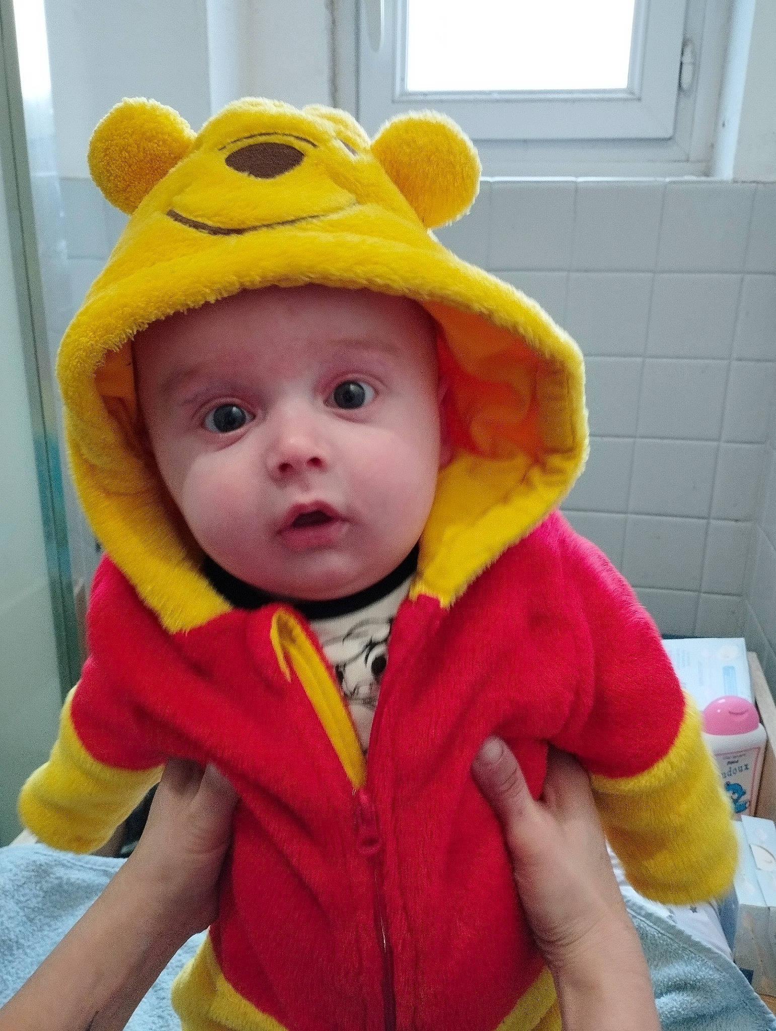 Aaron a rejoint le concours — aidez-le/la à gagner de superbes lots ! baby, baby_toddler_clothing, cap, cheek, child, costume_hat, eye, face, fun, happy, head, headgear, headwear, jacket, nose, outerwear, person, personal_protective_equipment, sleeve, surprise