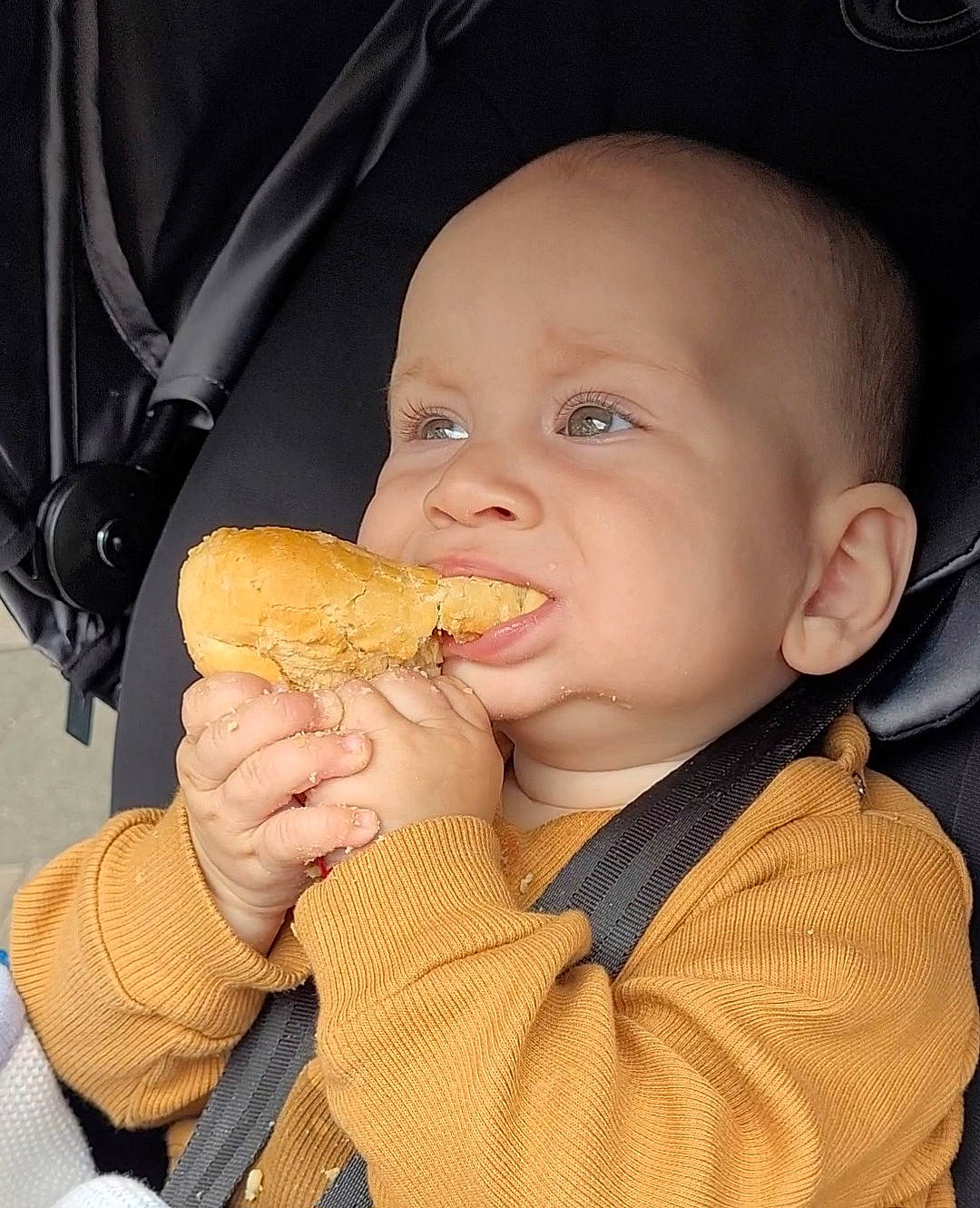 Denis is registered to the contest to win money with this photo: baby, baby_safety, baby_toddler_clothing, biting, child, comfort_food, cuisine, eating, finger, finger_food, food, food_craving, ingredient, junk_food, mouth, nail, person, sweet_corn, tableware, thumb