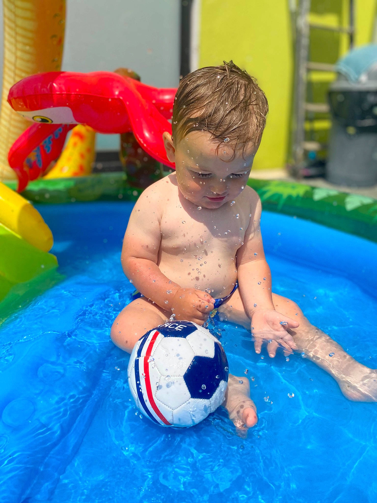 Milliano participe au concours pour gagner de l'argent avec cette photo : ball, bathing, child, fun, games, happy, inflatable, leisure, outdoor_recreation, person, personal_protective_equipment, play, recreation, shorts, soccer_ball, summer, swimming_pool, toddler, water, world
