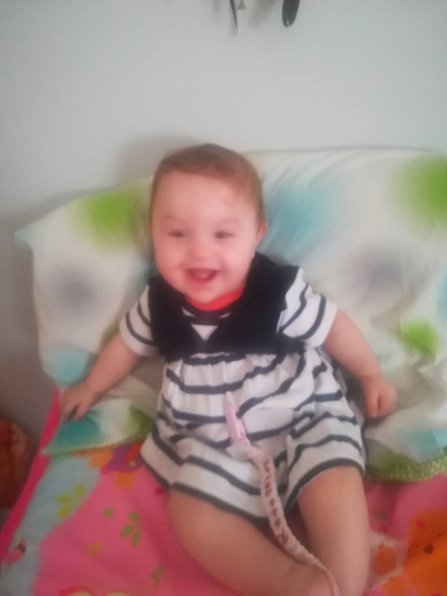 Kassandra participe au concours pour gagner de l'argent avec cette photo : baby, baby_products, cheek, child, eye, facial_expression, joy, mouth, person, play, product, sitting, skin, smile, toddler