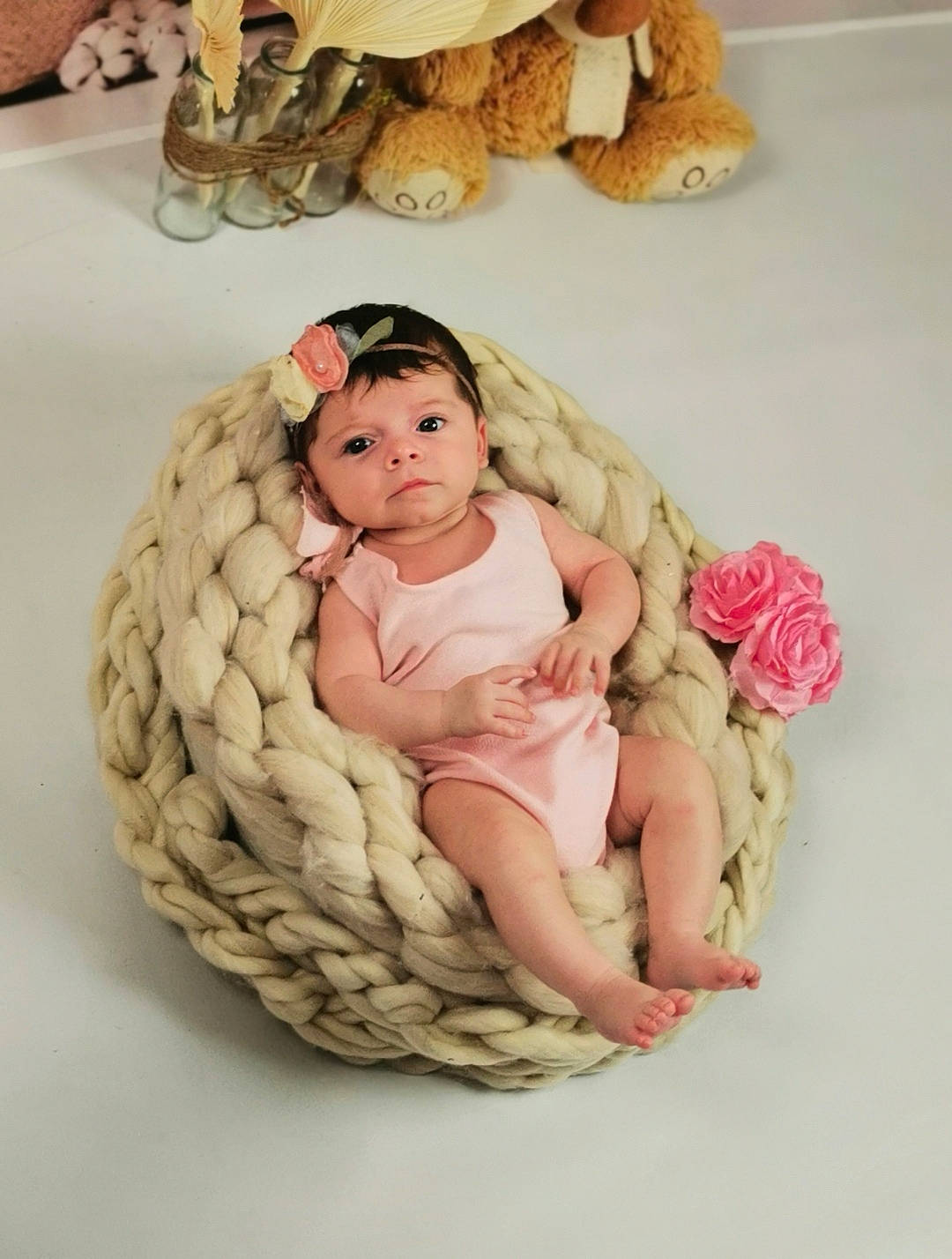 Lënays participe au concours pour gagner de l'argent avec cette photo : baby, baby_products, baby_sleeping, baby_toddler_clothing, child, comfort, fashion_accessory, foot, headgear, linens, pattern, peach, person, pink, sitting, textile, thigh, toddler, toy, wicker