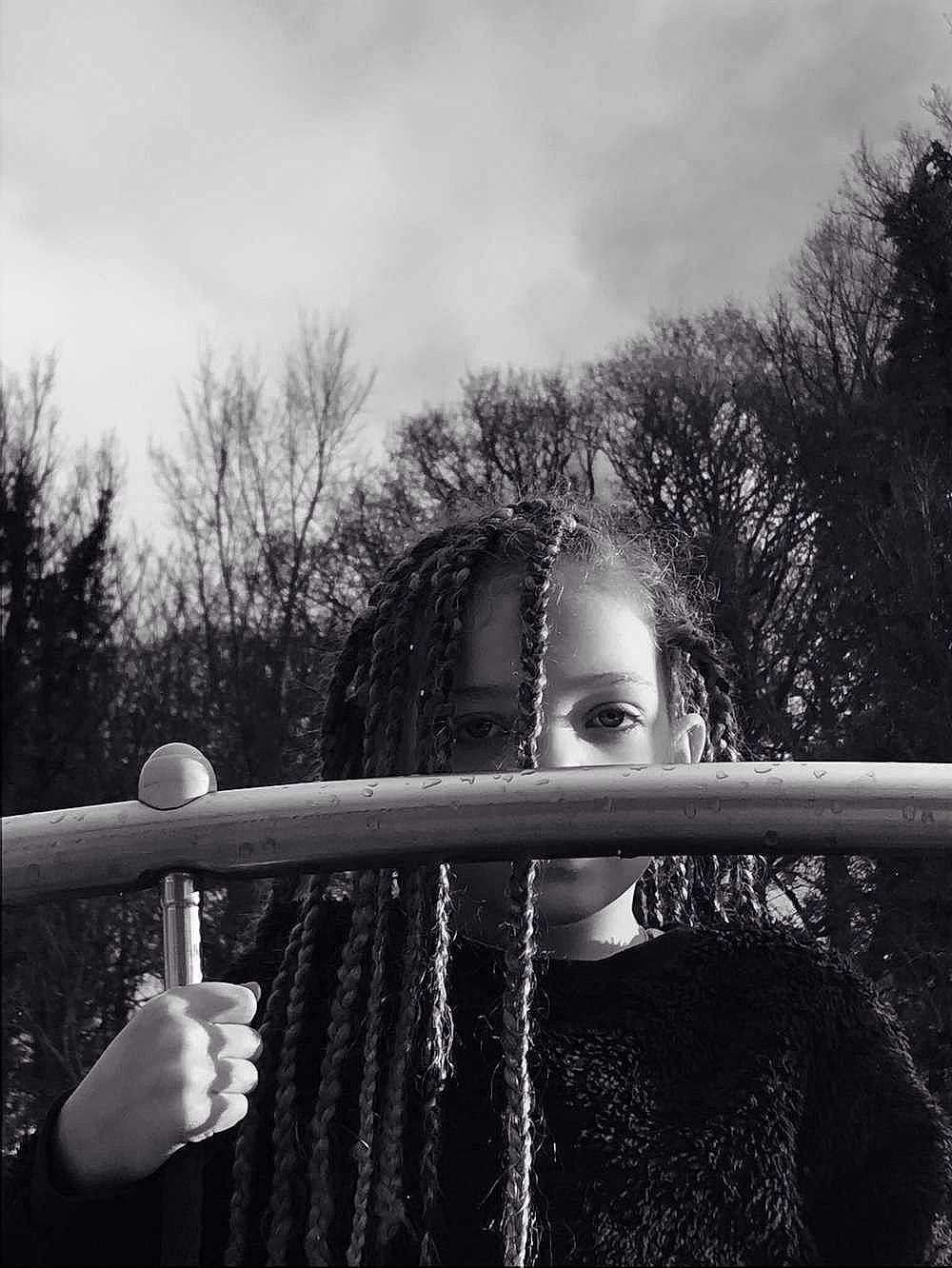 Rhiana participe au concours pour gagner de l'argent avec cette photo : boxing, cloud, eyewear, fashion_accessory, flash_photography, fun, gesture, glove, hand, helmet, metal, monochrome, monochrome_photography, person, personal_protective_equipment, recreation, reflection, sky, sports_equipment, tree