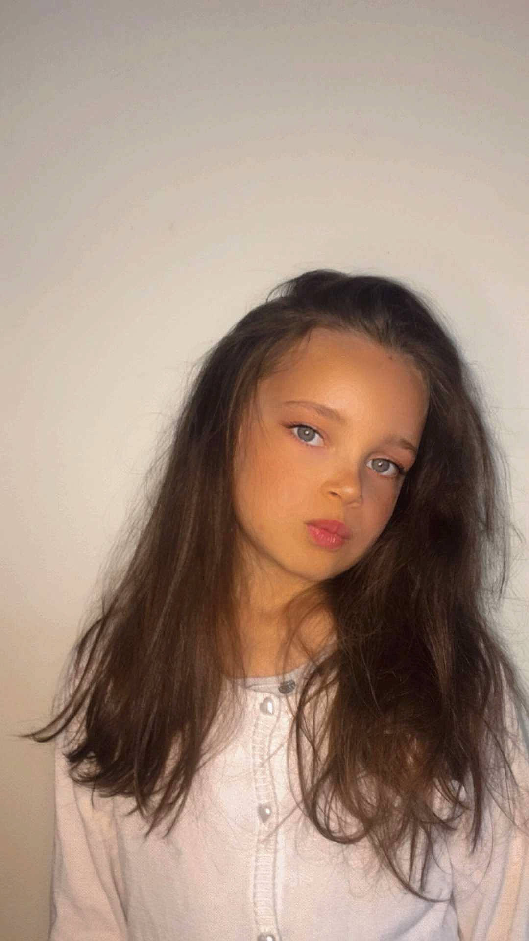 Miya participe au concours pour gagner de l'argent avec cette photo : black_hair, cheek, chin, eye, eyebrow, eyelash, flash_photography, forehead, hair, happy, iris, jaw, joint, lip, neck, nose, person, shoulder, skin, smile