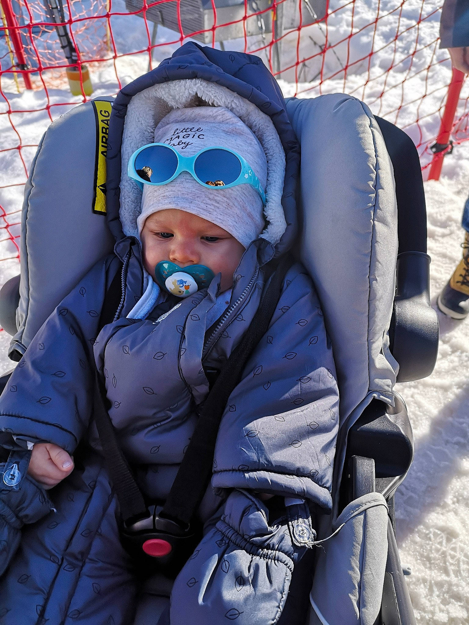Marley participe au concours pour gagner de l'argent avec cette photo : baby, baby_products, baby_toddler_clothing, child, comfort, electric_blue, event, freezing, fun, hat, headwear, leisure, person, personal_protective_equipment, recreation, snow, toddler, watch, winter