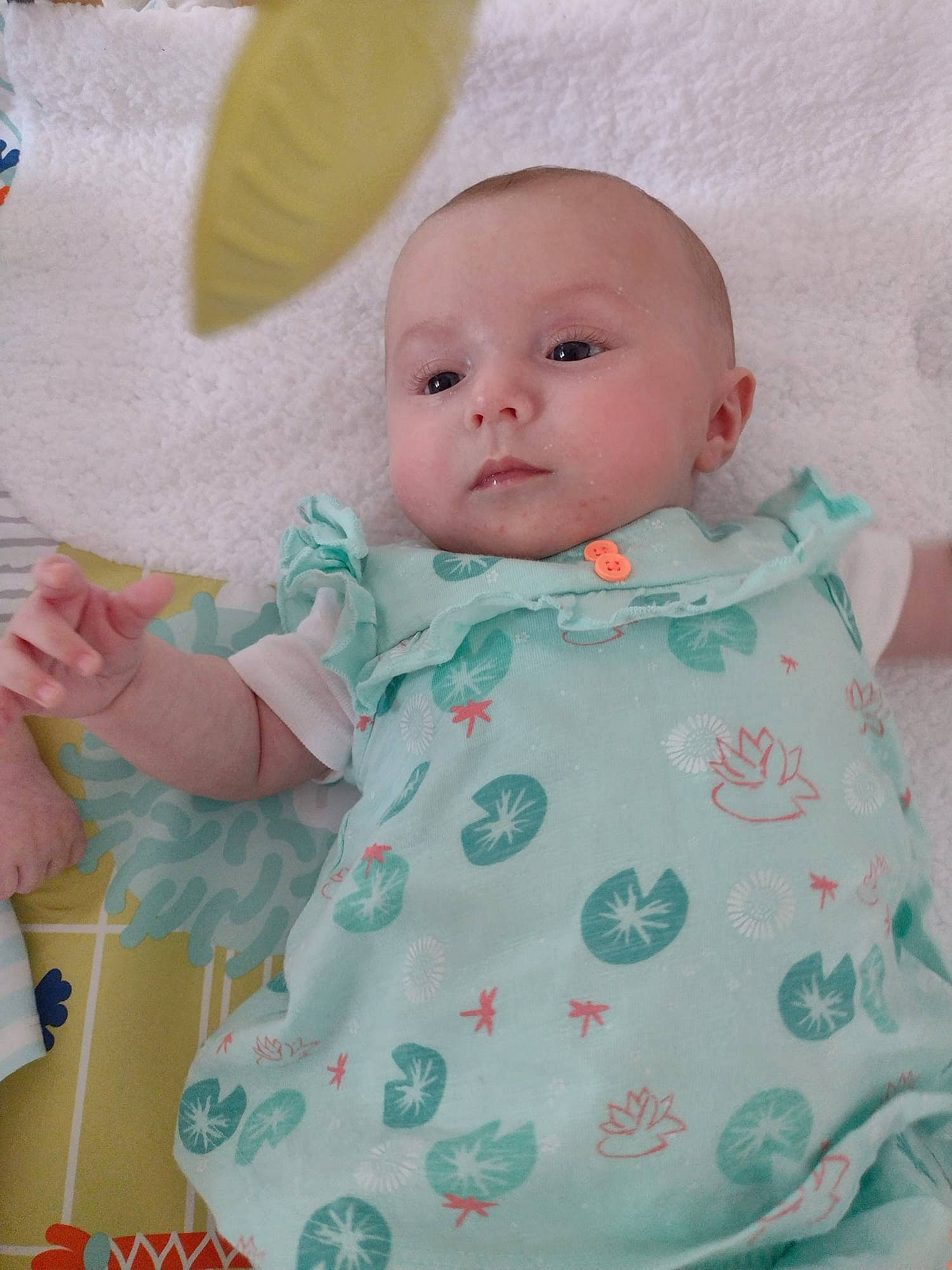 Salomé a rejoint le concours — aidez-le/la à gagner de superbes lots ! baby, baby_toddler_clothing, beauty, cheek, child, citrus, fruit, happy, linens, meyer_lemon, pattern, people, persian_lime, person, pink, product, skin, sleeve, sweet_lemon, textile