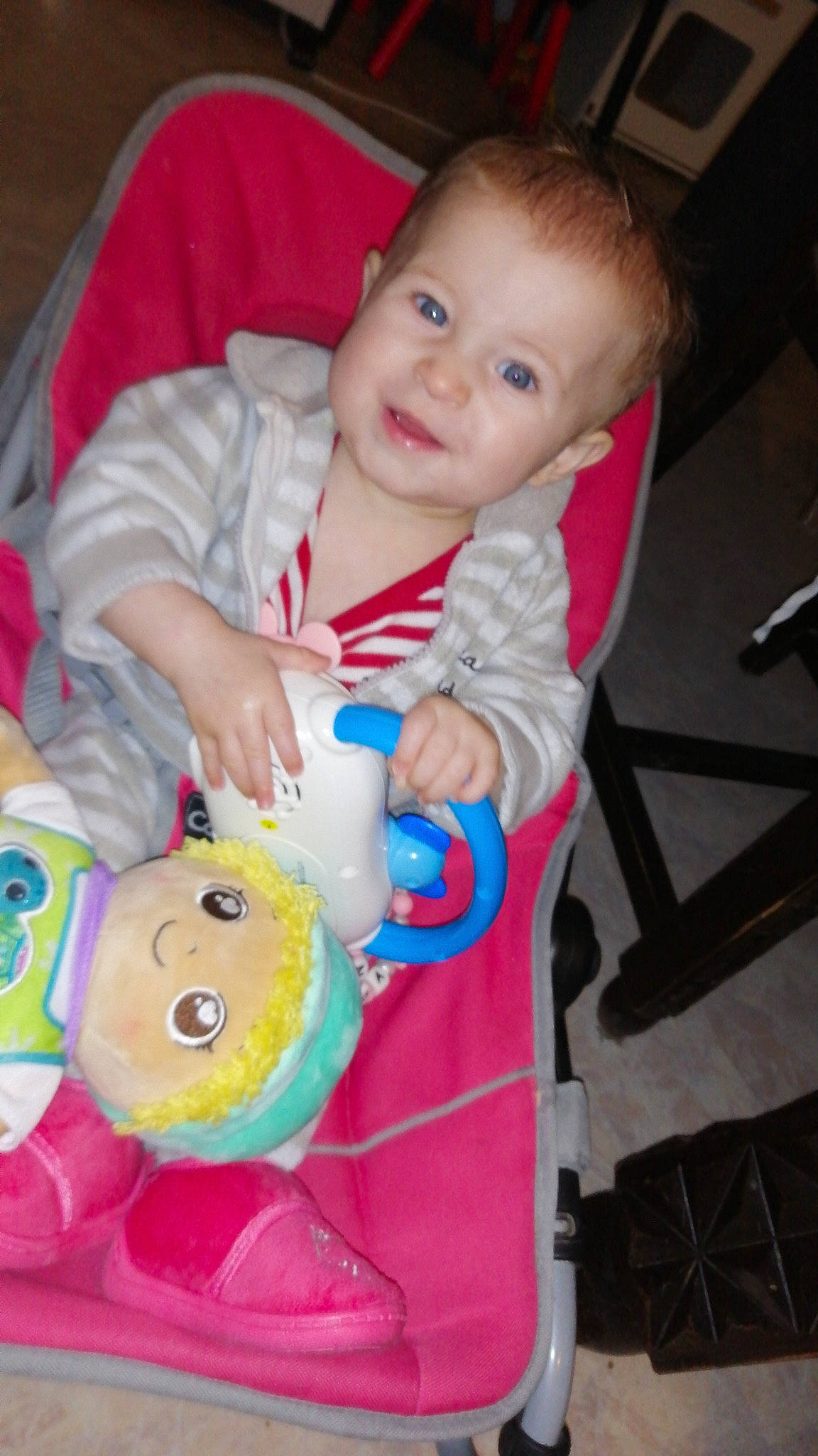 Mélinda participe au concours pour gagner de l'argent avec cette photo : baby, baby_products, baby_toddler_clothing, baby_toys, chair, cheek, child, event, eye, fun, happy, head, iris, joy, mouth, person, play, sitting, skin, smile