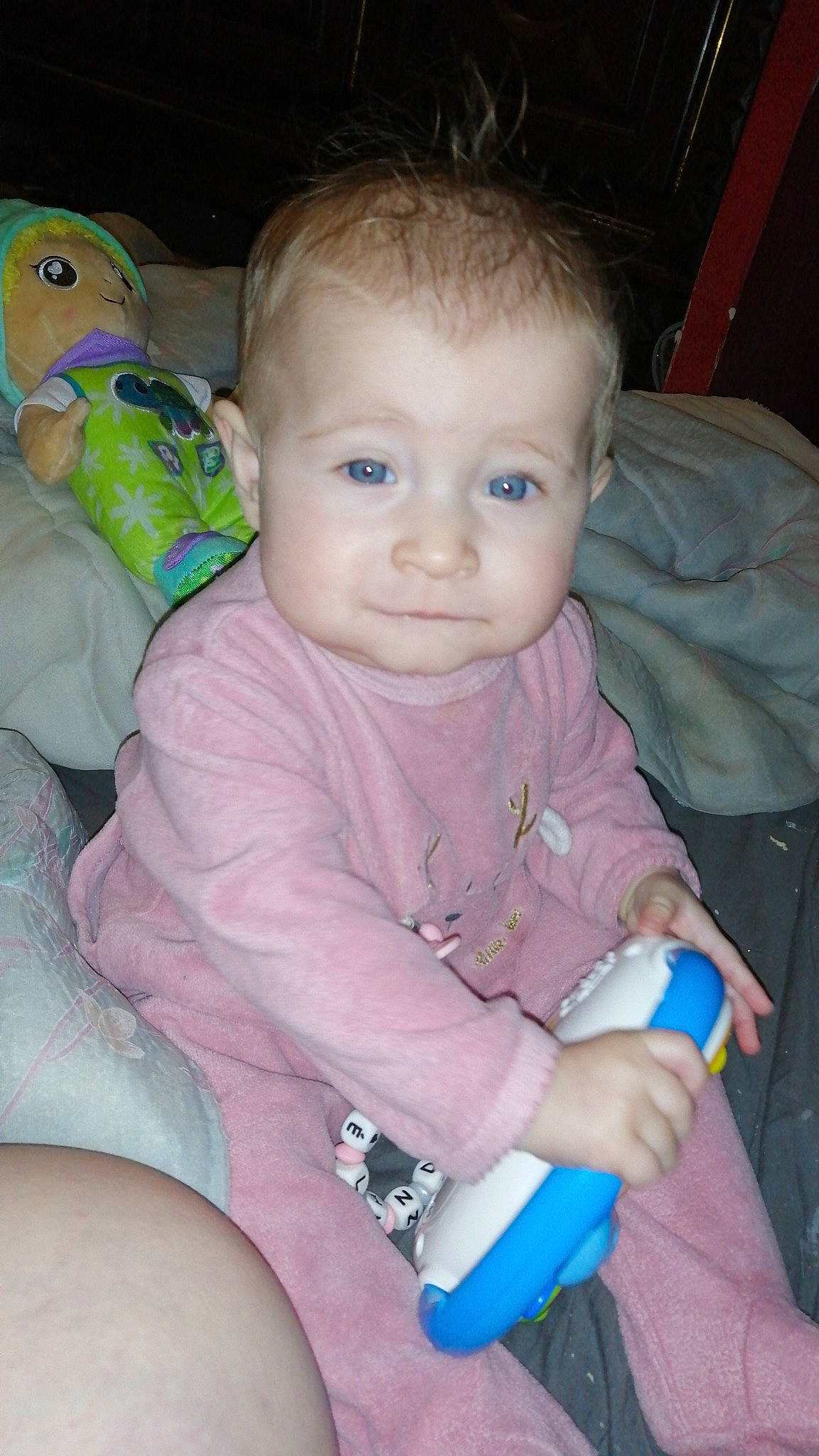 Mélinda a rejoint le concours — aidez-le/la à gagner de superbes lots ! baby, baby_toddler_clothing, cheek, comfort, cool, eye, finger, head, human_body, iris, leg, lip, mouth, nose, organ, person, pink, product, skin, thumb