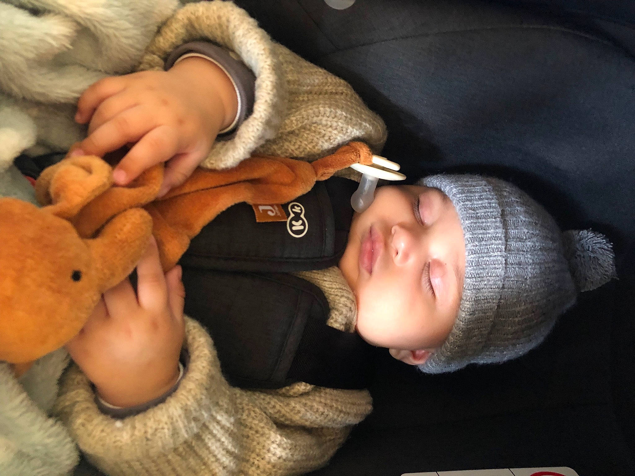 Pablo a rejoint le concours — aidez-le/la à gagner de superbes lots ! baby, baby_toddler_clothing, cheek, child, comfort, eye, finger, gesture, head, headwear, mouth, nail, nose, organ, people, person, product, skin, thumb, toddler