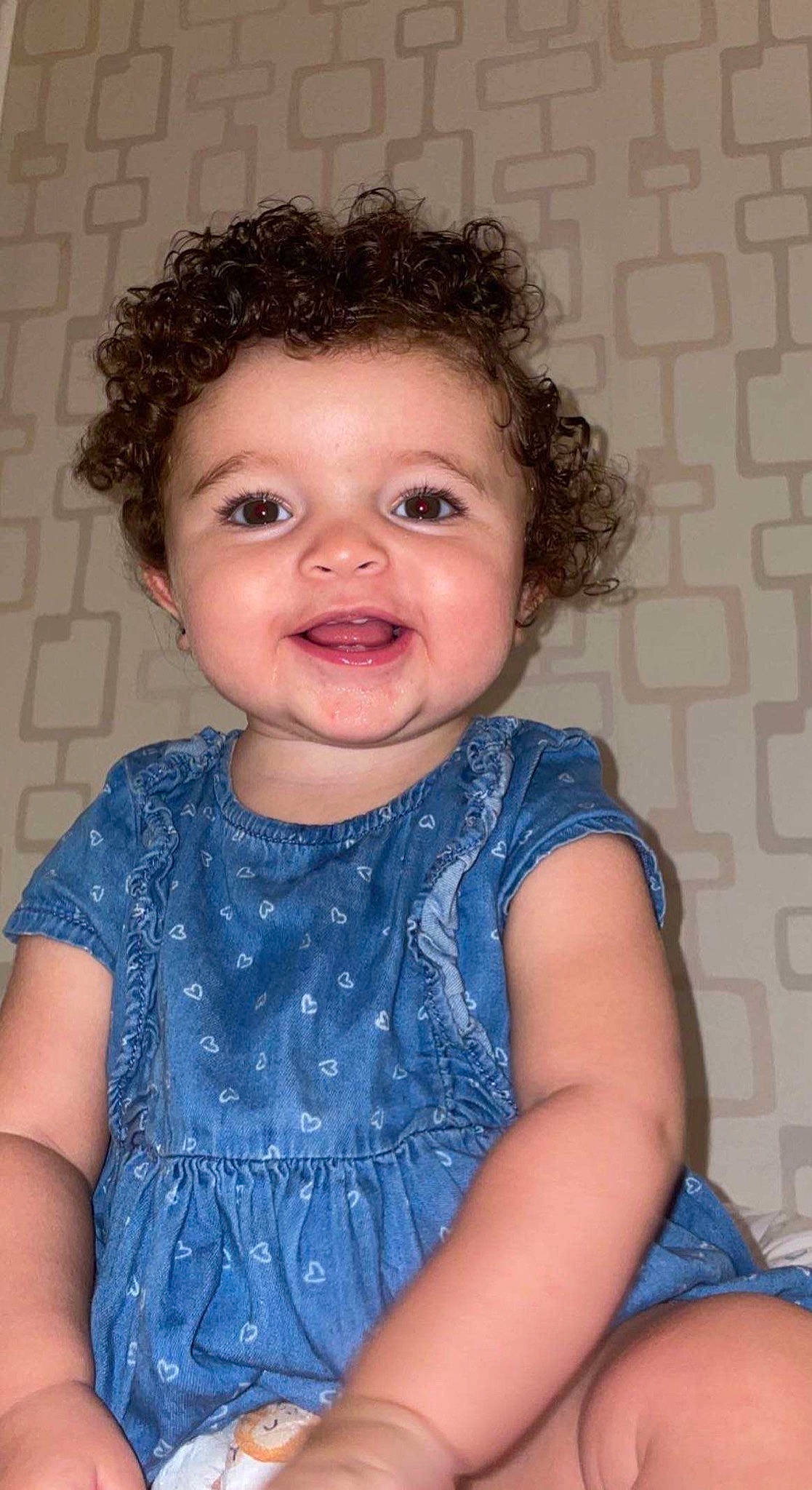 Théa a rejoint le concours — aidez-le/la à gagner de superbes lots ! arm, cheek, chin, dress, eye, face, facial_expression, hair, head, human_body, iris, lip, mouth, neck, nose, organ, person, shoulder, skin, smile