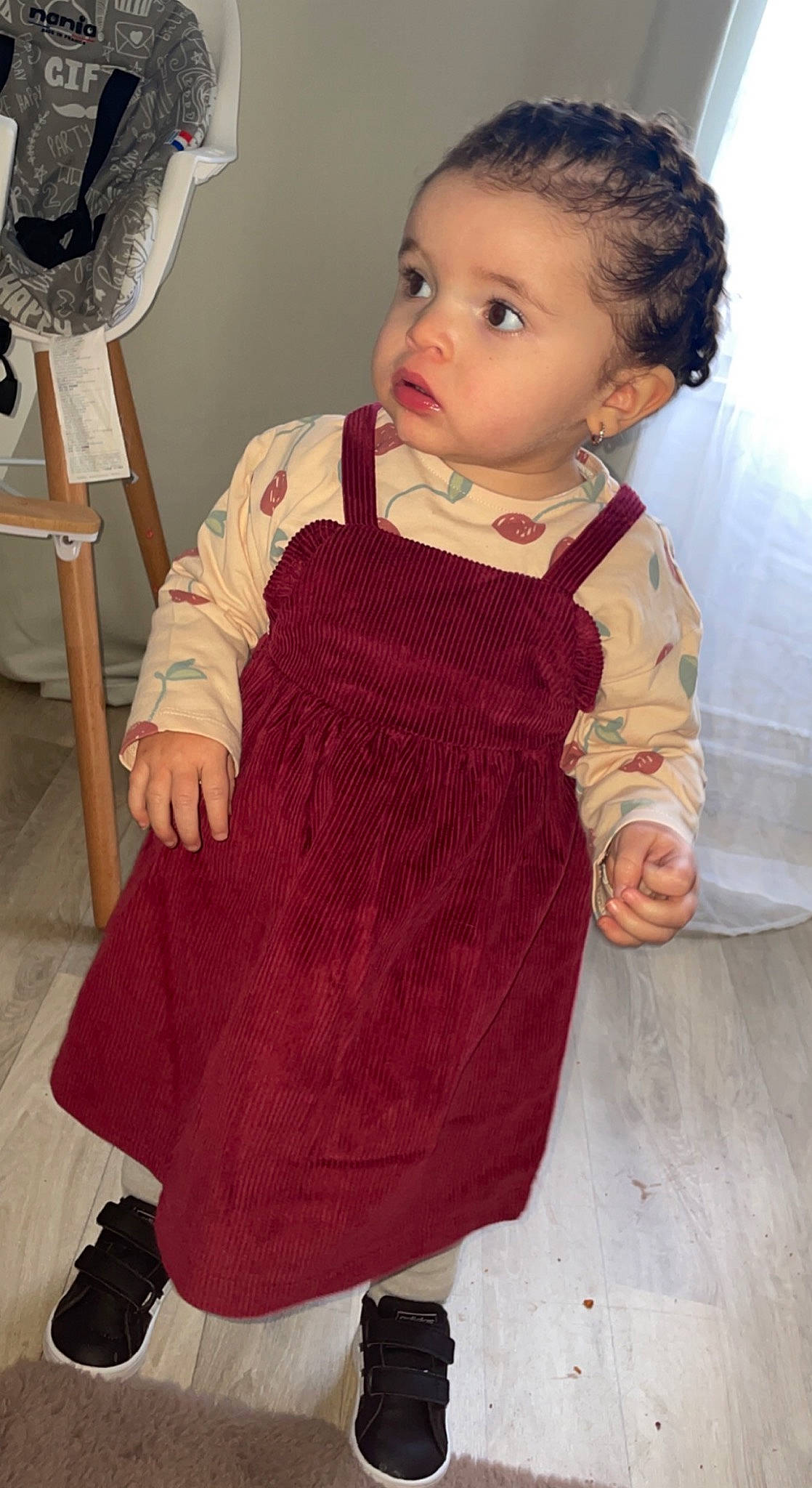 Théa a rejoint le concours — aidez-le/la à gagner de superbes lots ! baby, baby_toddler_clothing, cheek, child, day_dress, dress, eye, flooring, formal_wear, hairstyle, joint, neck, one_piece_garment, pattern, person, shoulder, sitting, skin, sleeve, textile