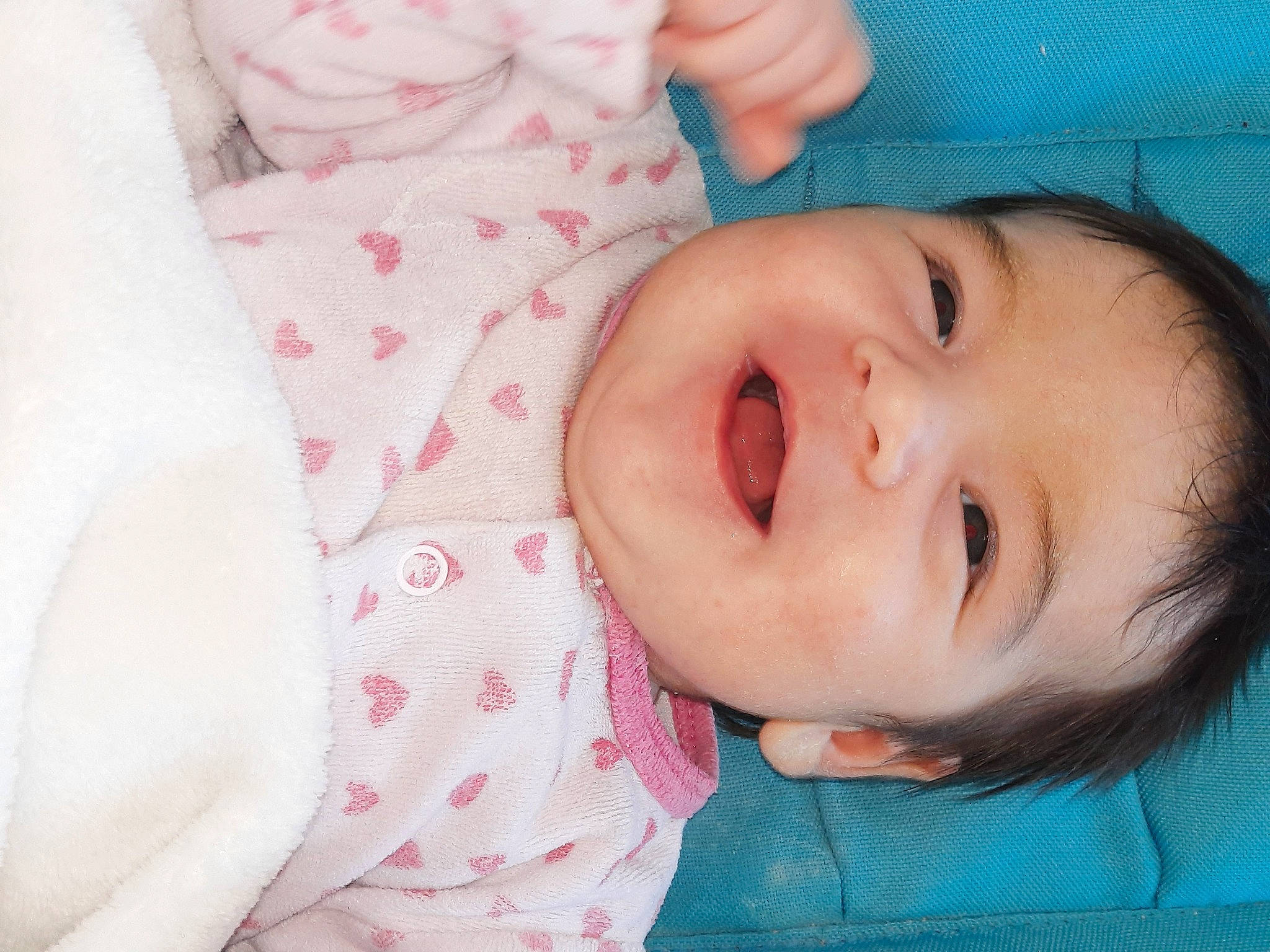 Clara participe au concours pour gagner de l'argent avec cette photo : baby, baby_toddler_clothing, cheek, child, comfort, eyebrow, eyelash, finger, gesture, happy, iris, lip, mouth, nose, person, pink, product, skin, sleeve, smile