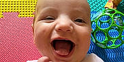 Léonie participe au concours pour gagner de l'argent avec cette photo : baby, smile, happy, child, infant, playmat, toy, colorful, face, hand, clothing, indoors, cute, joy, expression, closeup, skin, head, mouth, tongue