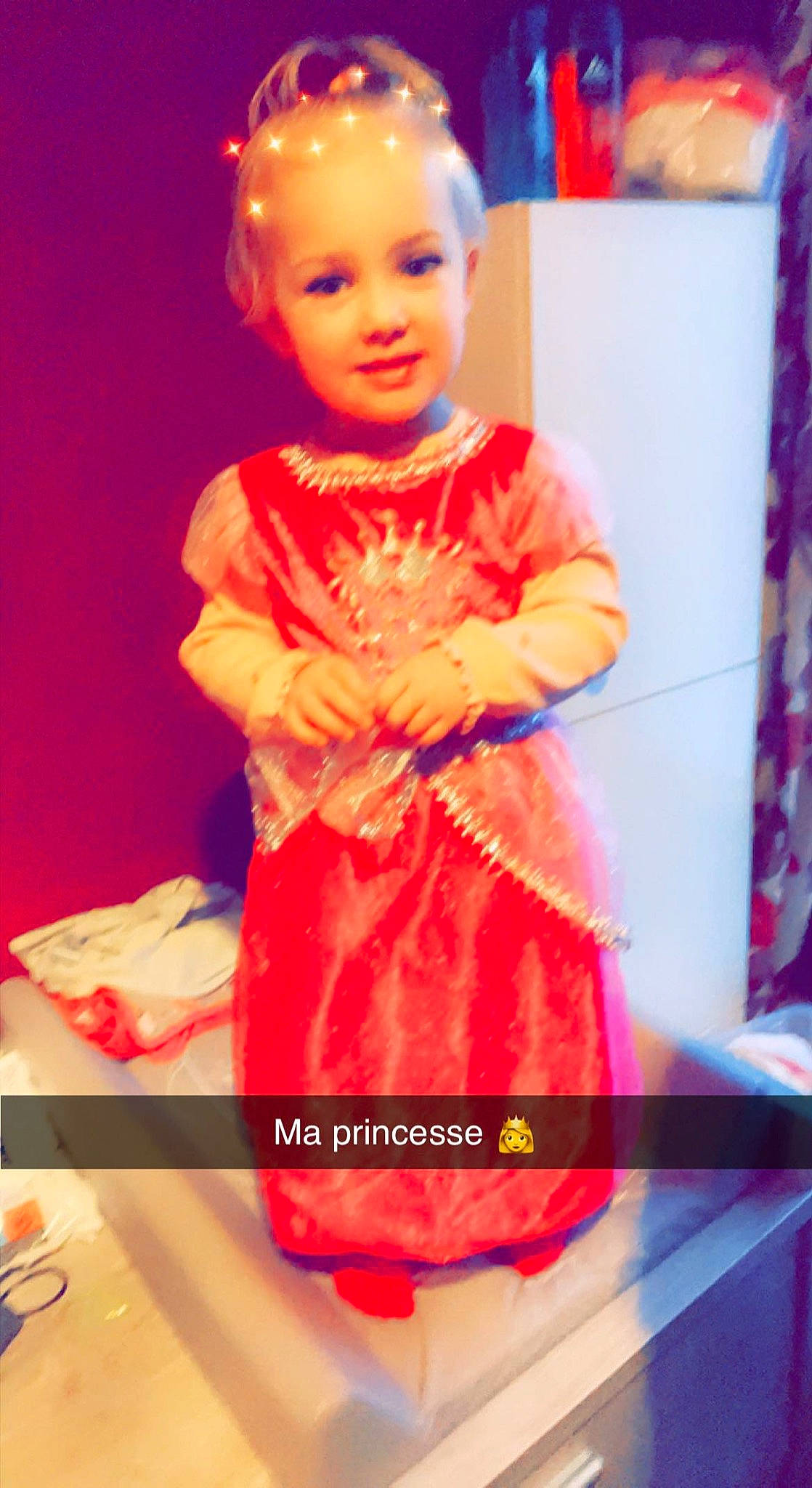 Luana participe au concours pour gagner de l'argent avec cette photo : baby_toddler_clothing, curtain, day_dress, dress, electric_blue, event, face, facial_expression, fashion, fashion_design, formal_wear, happy, joy, magenta, one_piece_garment, person, pink, red, sleeve, thigh