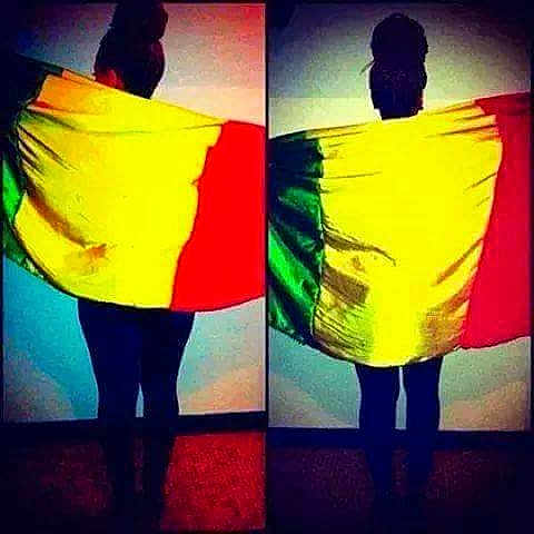 Kandé participe au concours pour gagner de l'argent avec cette photo : art, flag, font, lighting, modern_art, square, yellow