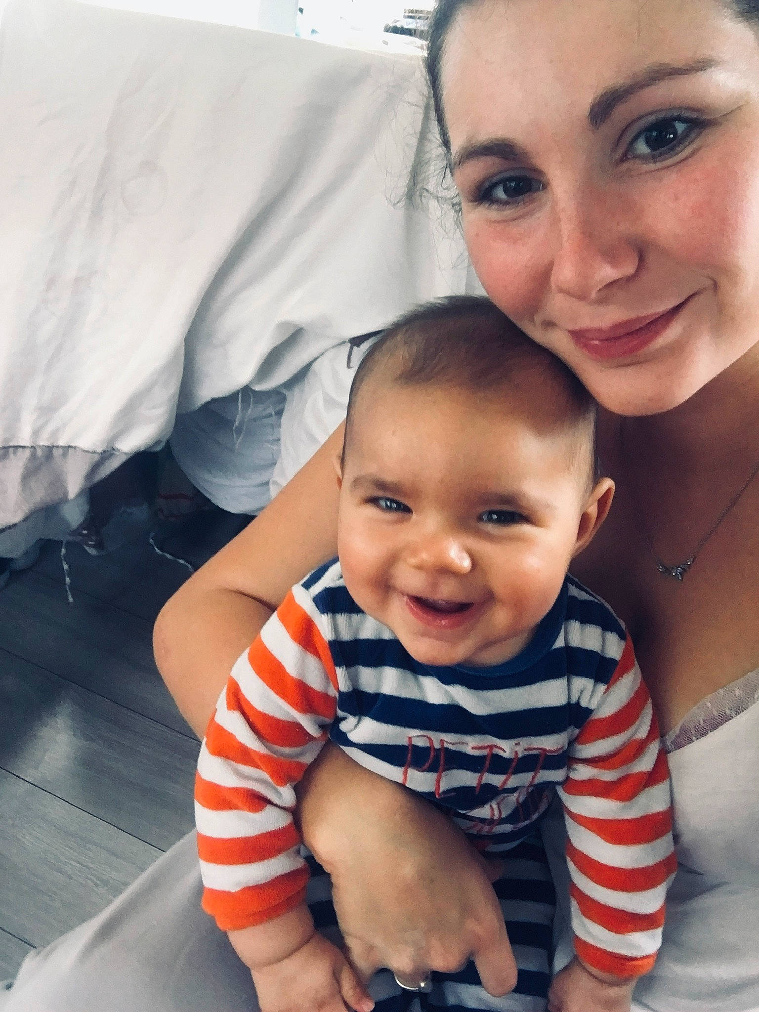 Malhon a rejoint le concours — aidez-le/la à gagner de superbes lots ! baby, beauty, cheek, child, electronic_device, eye, eyebrow, face, forehead, happy, head, joy, leg, lip, nose, people, person, selfie, skin, smile