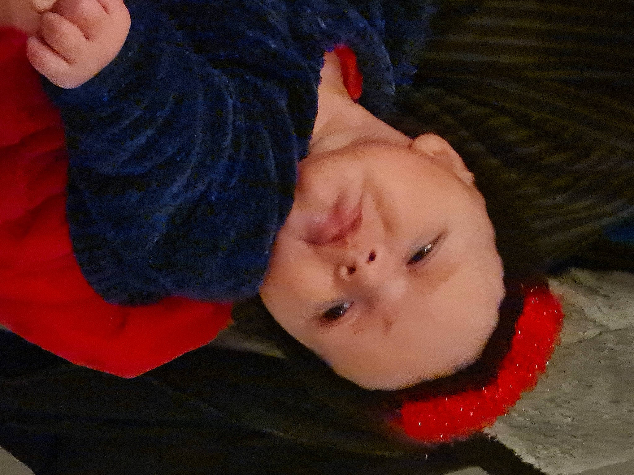 Léana a rejoint le concours — aidez-le/la à gagner de superbes lots ! baby, cheek, child, chin, comfort, electric_blue, eyebrow, fashion_accessory, forehead, fun, gesture, headgear, lip, neck, nose, orange, person, sleeve, textile, toddler