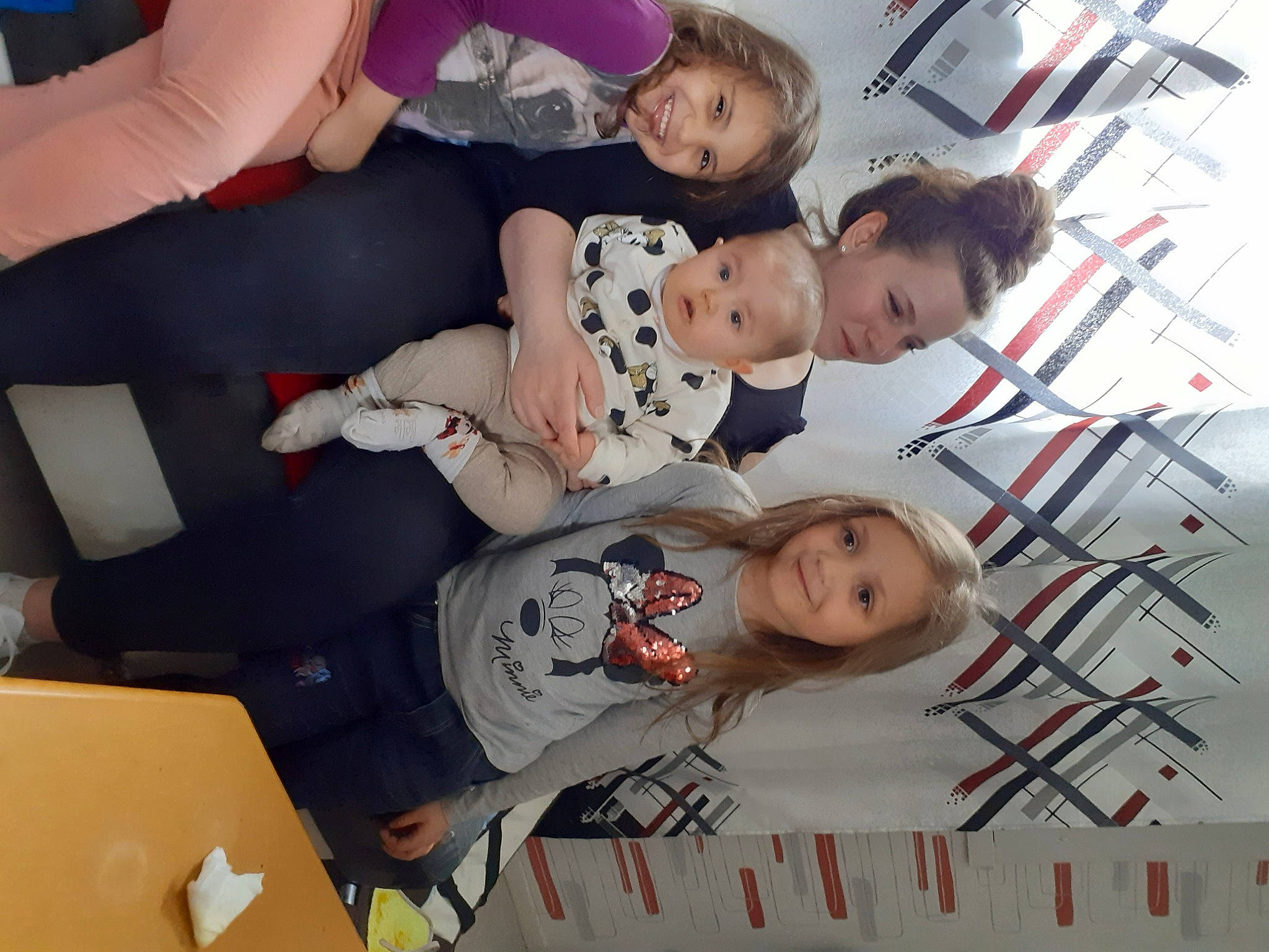 Imane participe au concours pour gagner de l'argent avec cette photo : baby, baby_toddler_clothing, child, event, facial_expression, fun, happy, head, joy, leisure, mouth, pattern, person, room, skin, smile, t_shirt, textile, toddler