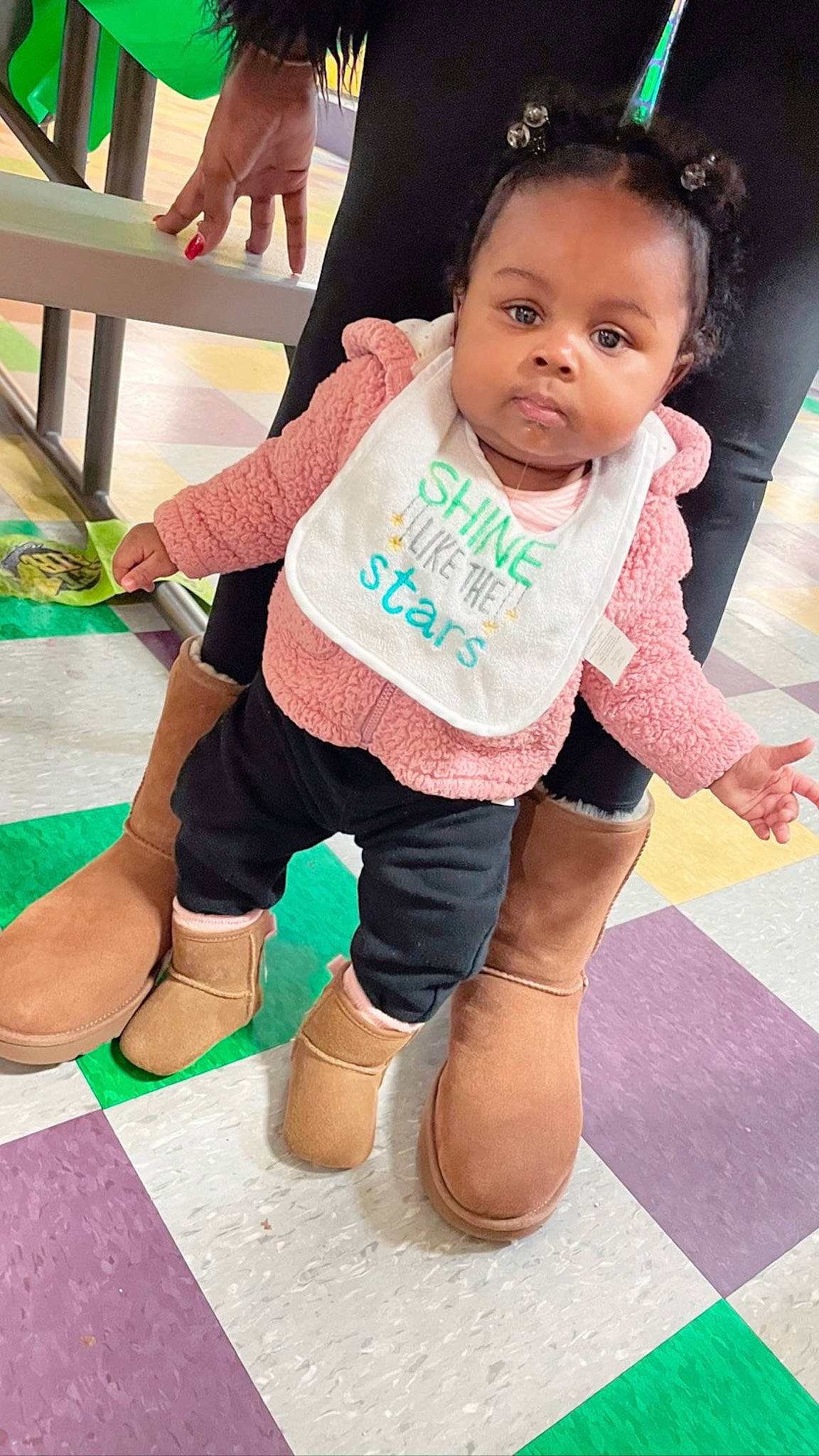 Milan is registered to the contest to win money with this photo: ankle, baby, baby_products, baby_toddler_clothing, calf, child, foot, goggles, hair_accessory, headband, human_leg, lap, person, pink, sock, sunglasses, thigh, toddler, toe