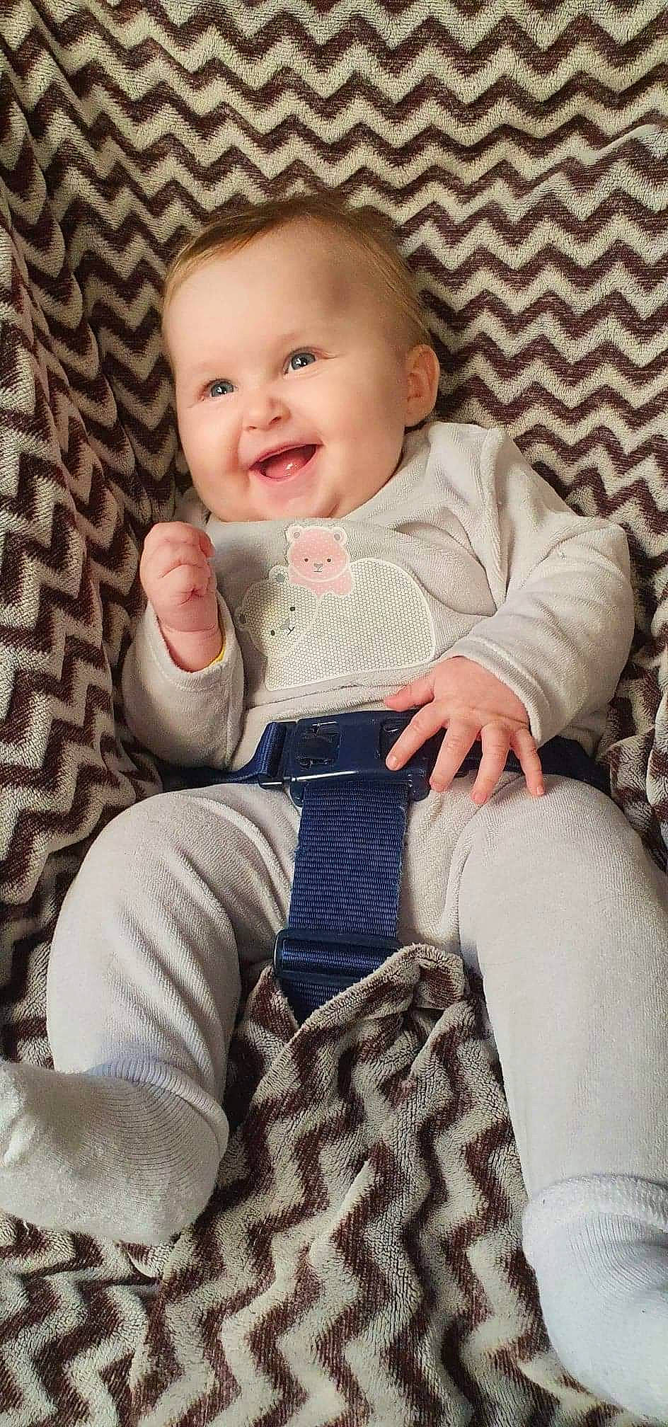 Mandy participe au concours pour gagner de l'argent avec cette photo : arm, baby, baby_toddler_clothing, cheek, child, comfort, joy, leg, person, sitting, skin, smile, toddler