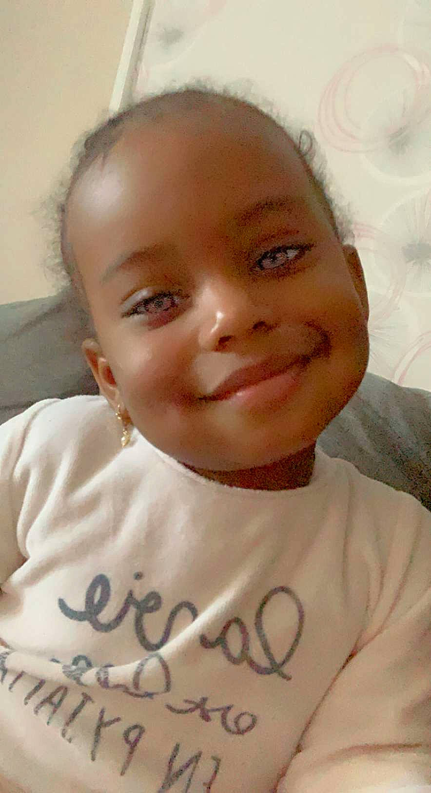 Jahlysse participe au concours pour gagner de l'argent avec cette photo : cheek, chin, ear, eye, eyebrow, eyelash, facial_expression, forehead, fun, happy, jaw, joy, lip, mouth, nose, person, skin, sleeve, smile, t_shirt